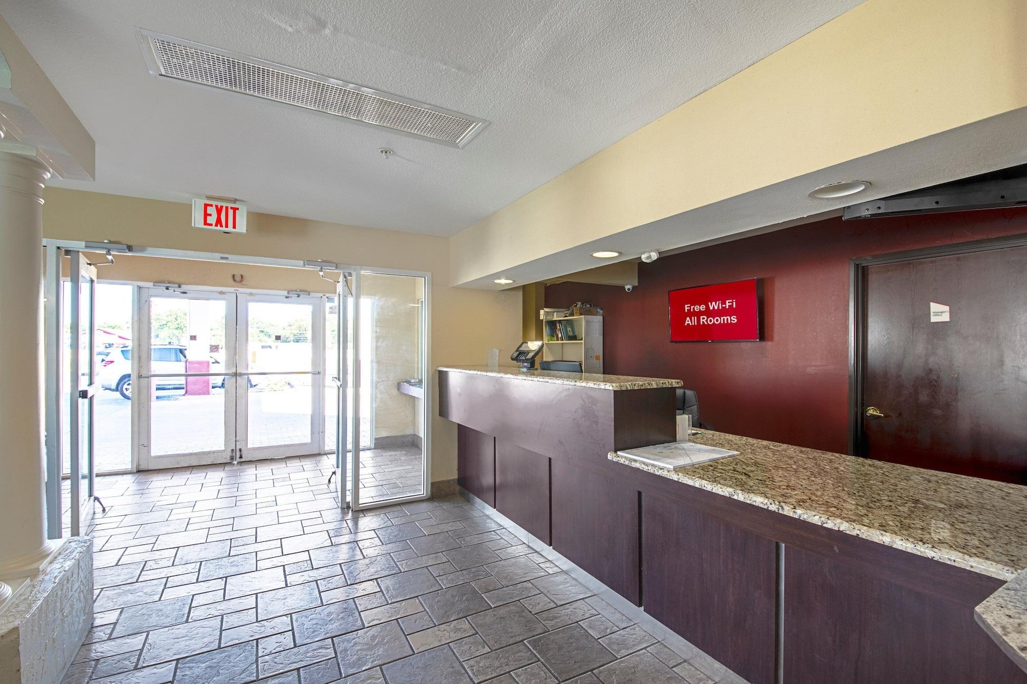 Vista Lobby Red Roof Inn San Marcos