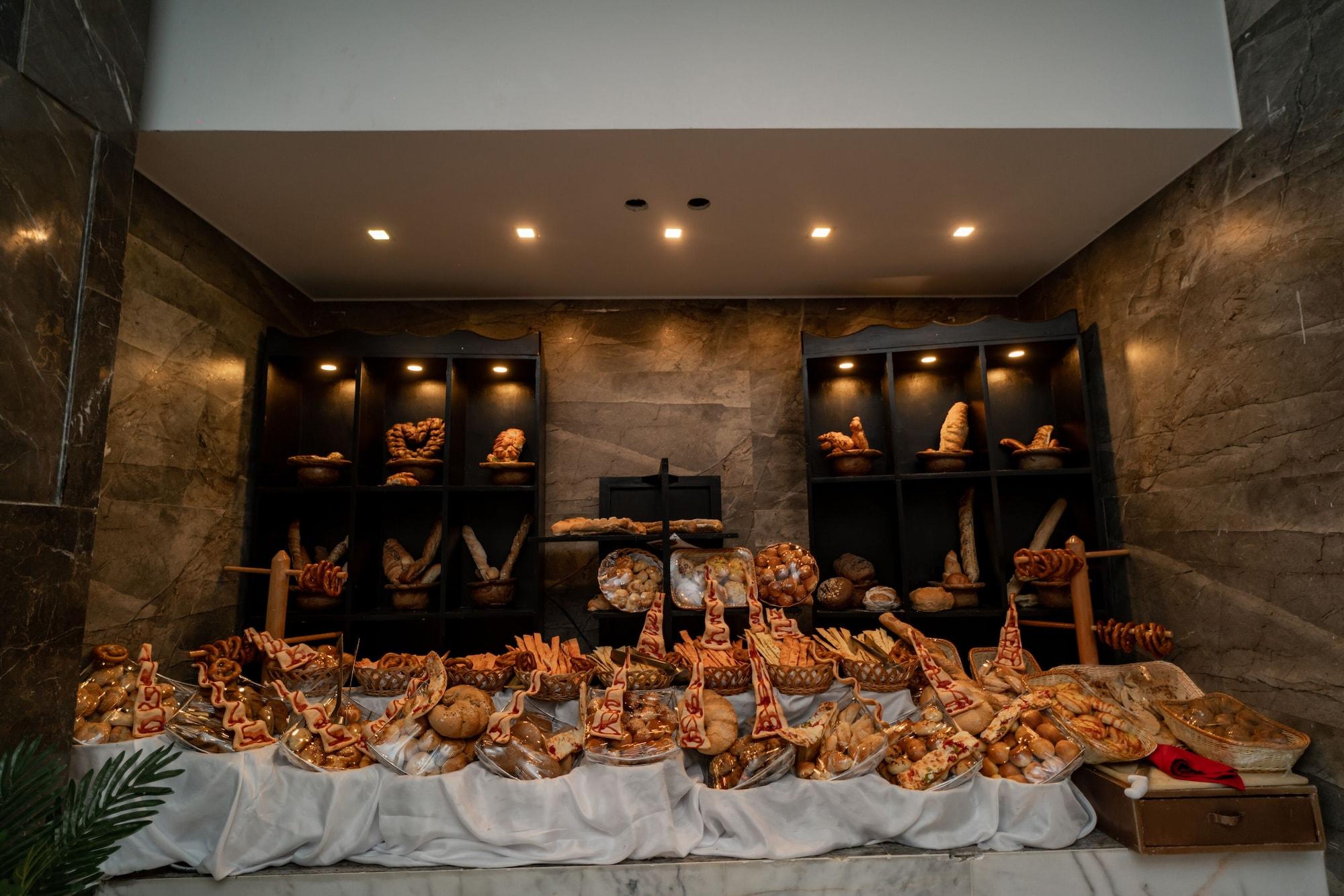 Restaurant King Tut Aqua Park Beach Resort