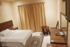 Alojamiento - Julphar Hotel