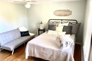 Alquiler Vacacional - Romantic getaway with hot tub!