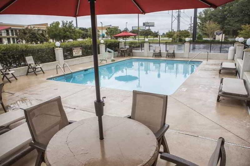 Vista Piscina La Quinta Inn & Suites by Wyndham Selma/Smithfield I-95