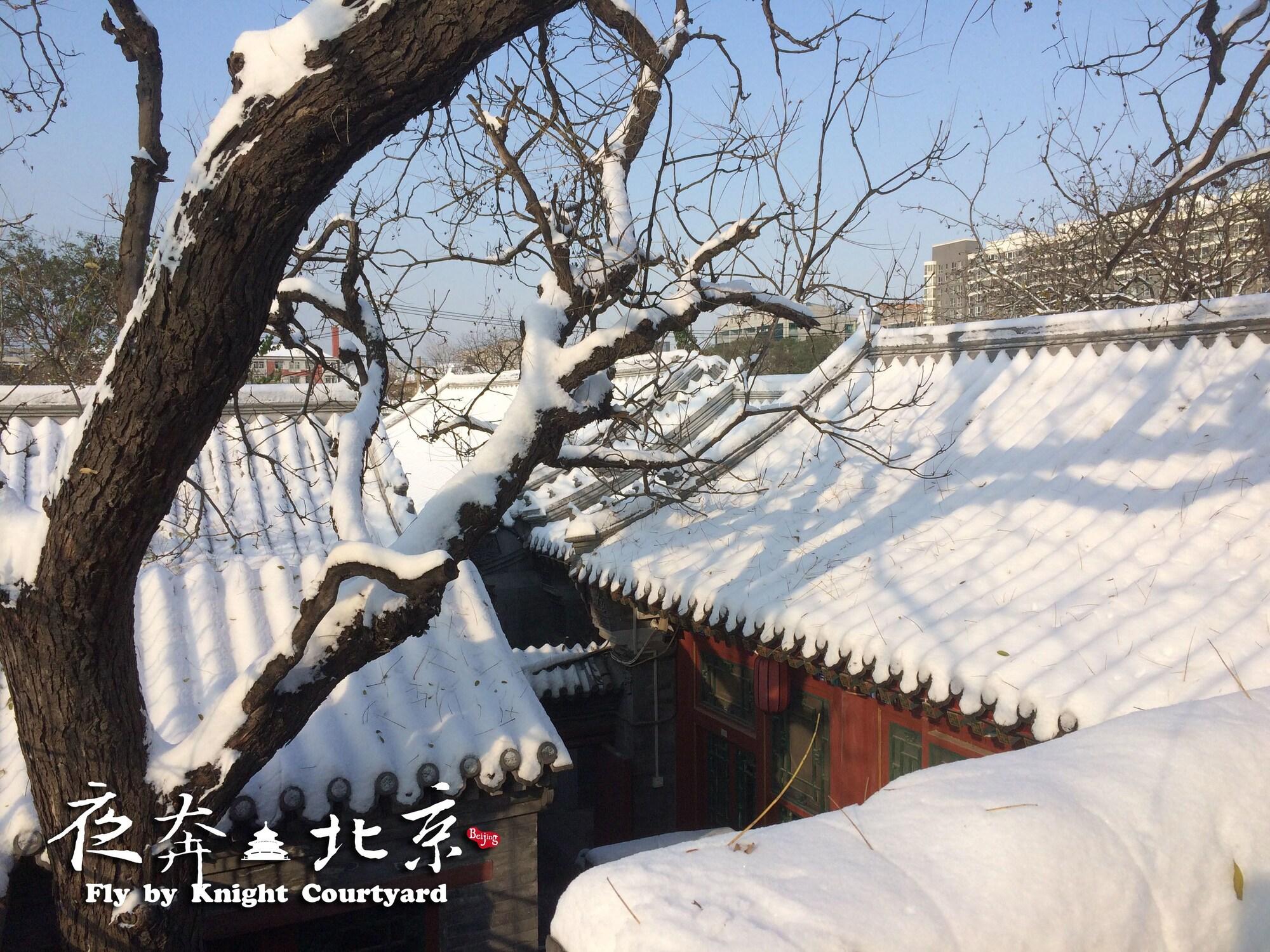 Vista Exterior Fly By Knight Courtyard Hotel