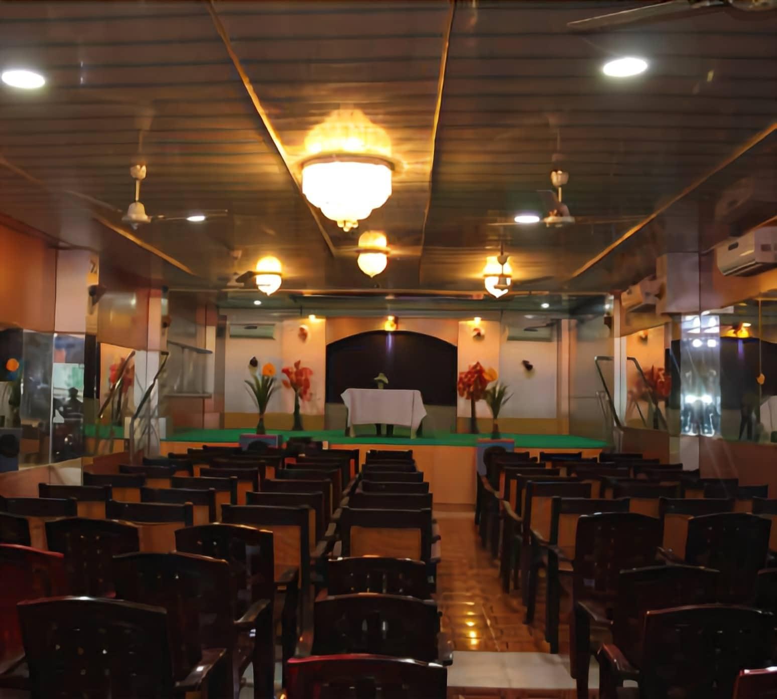 Salón de Baile Suradeep Residency