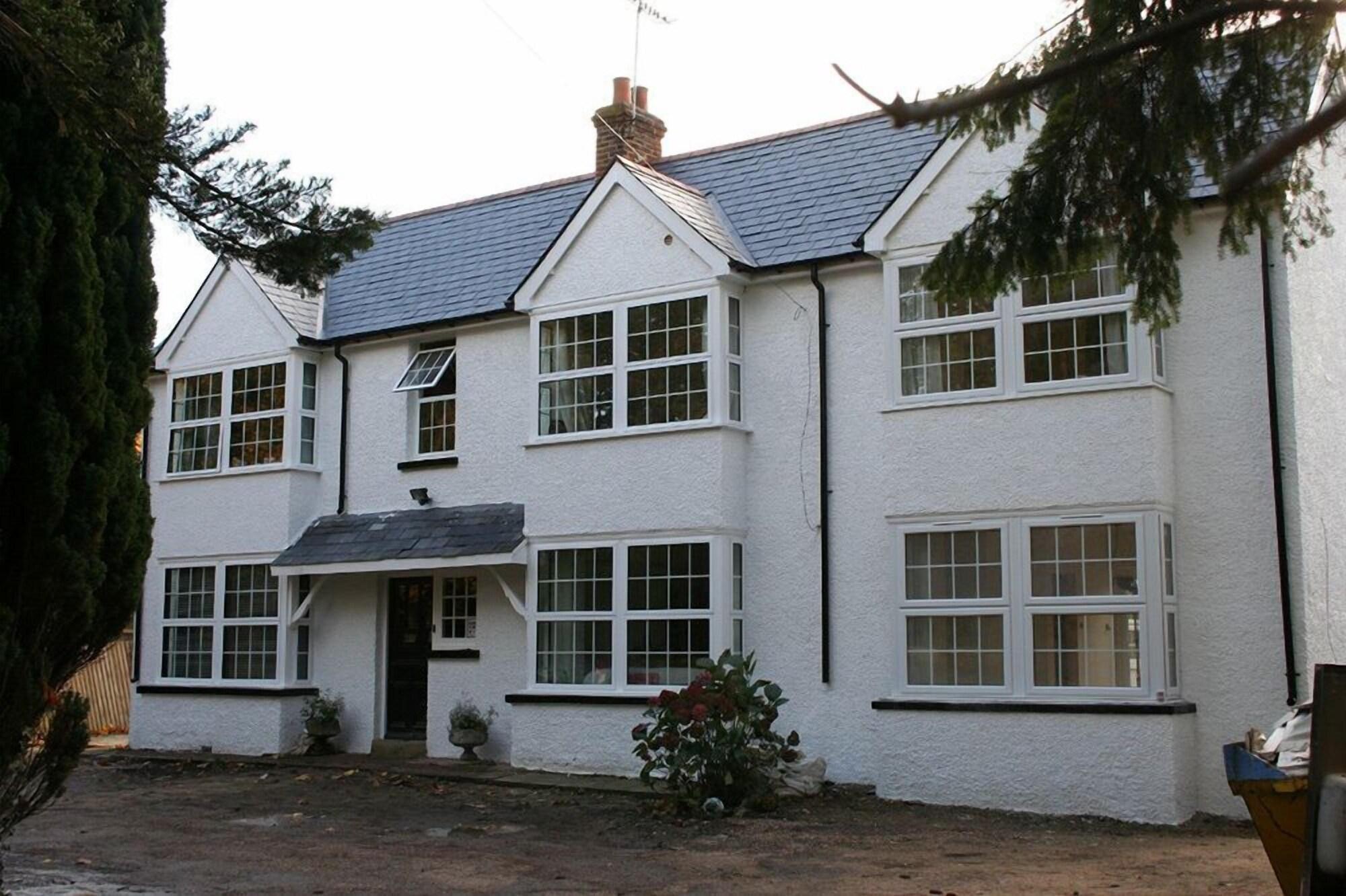 Varios Oakhurst Gatwick