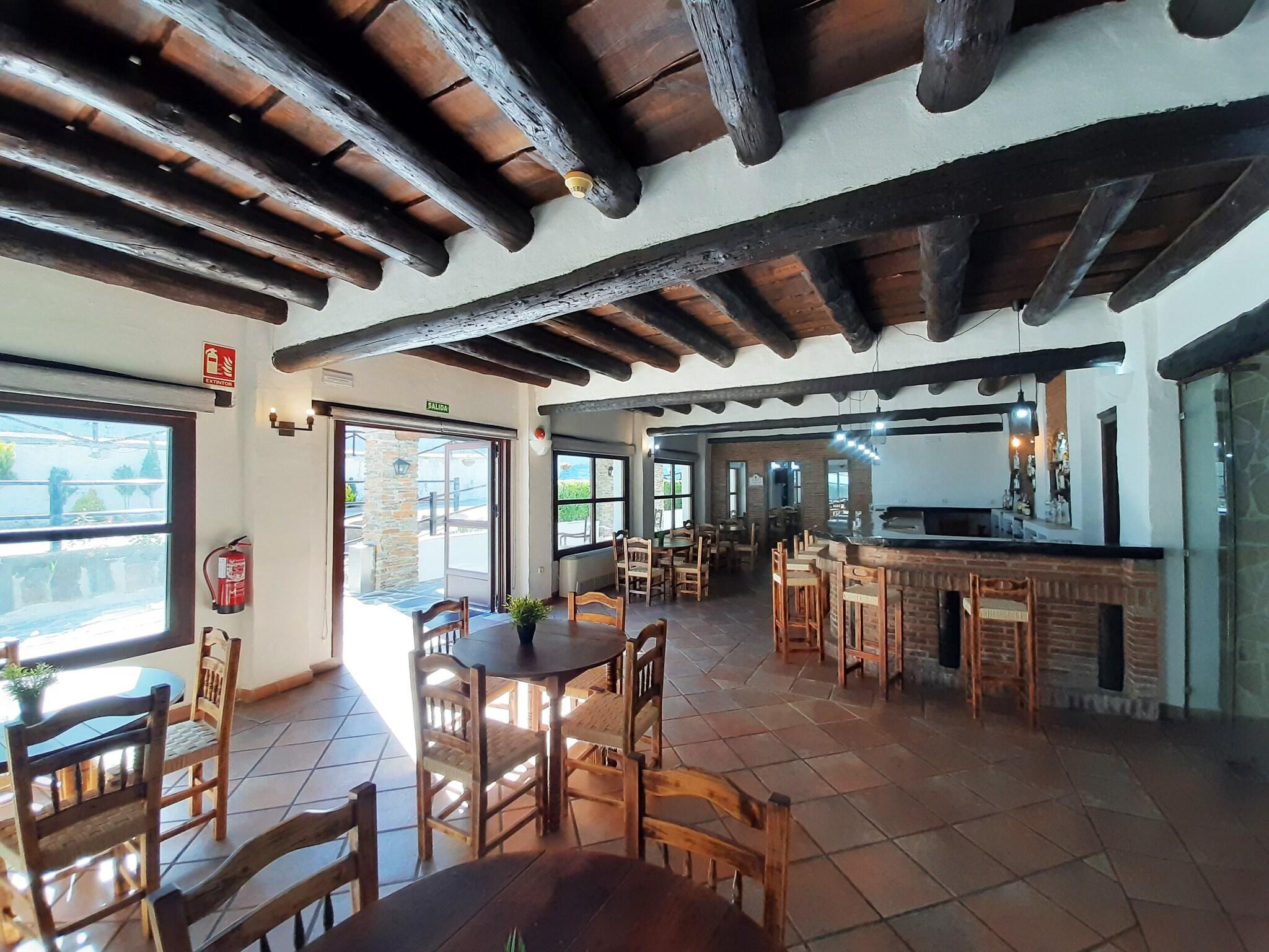 Bar/Salón Alcazaba de Busquistar