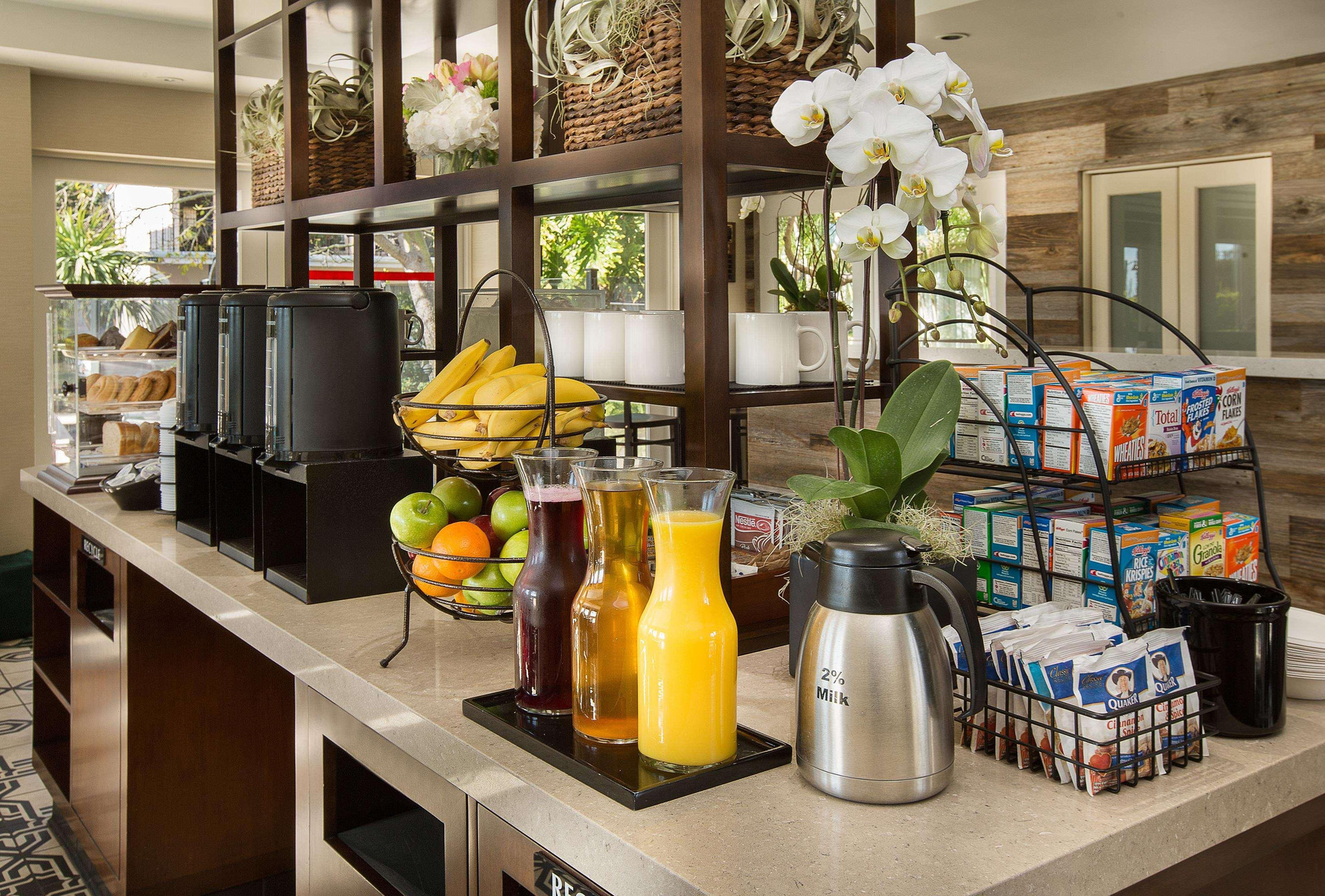 Restaurant West Beach Inn, a Coast Hotel