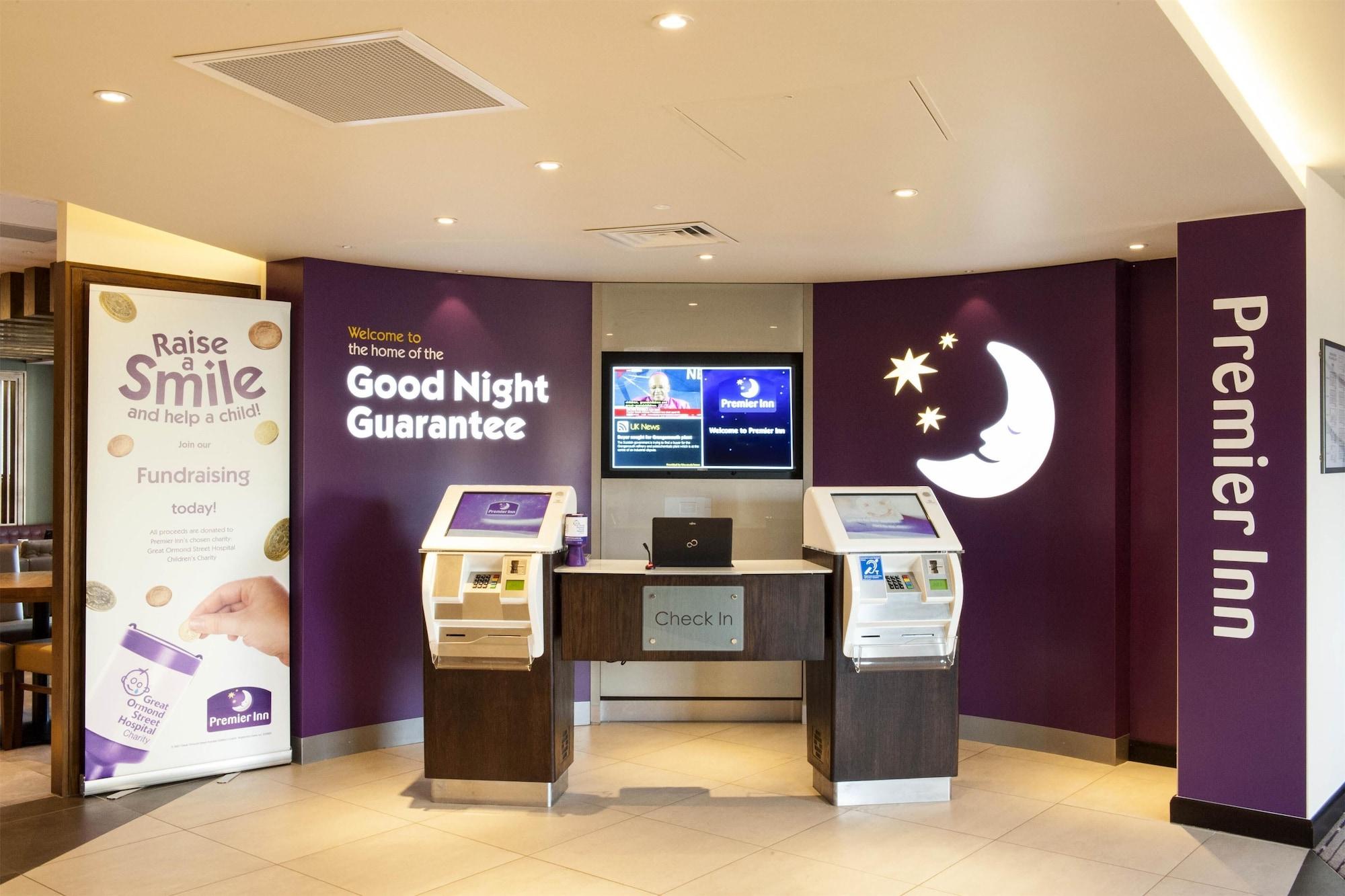Vista Lobby Premier Inn Woking Town Centre