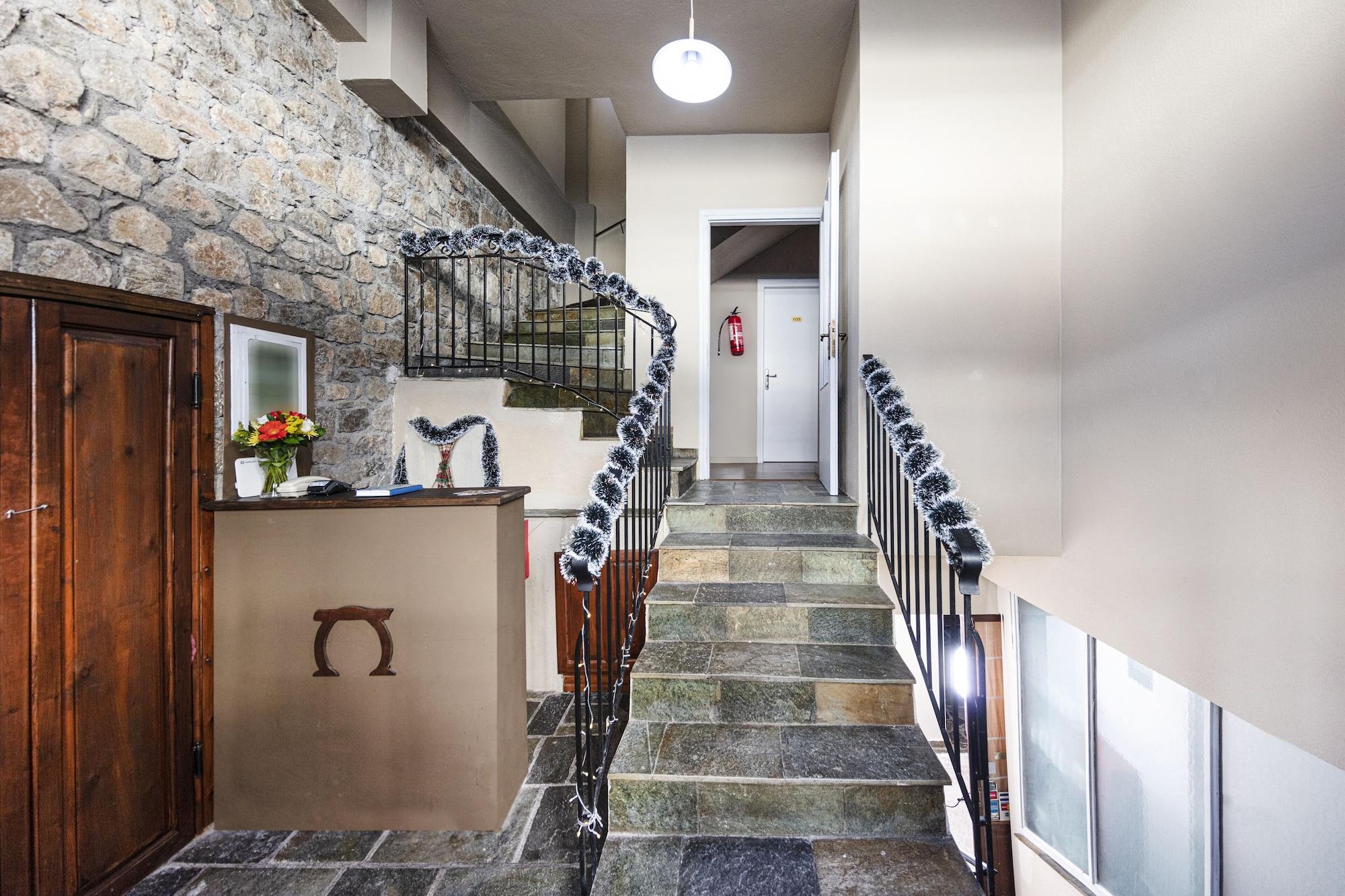 Vista Lobby Stone Suites by White Hills