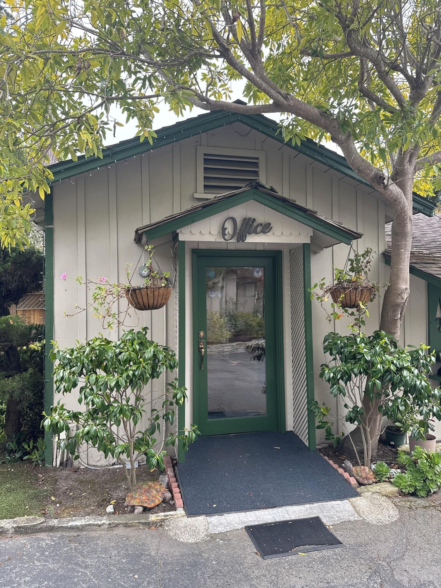 Varios Carmel Resort Inn