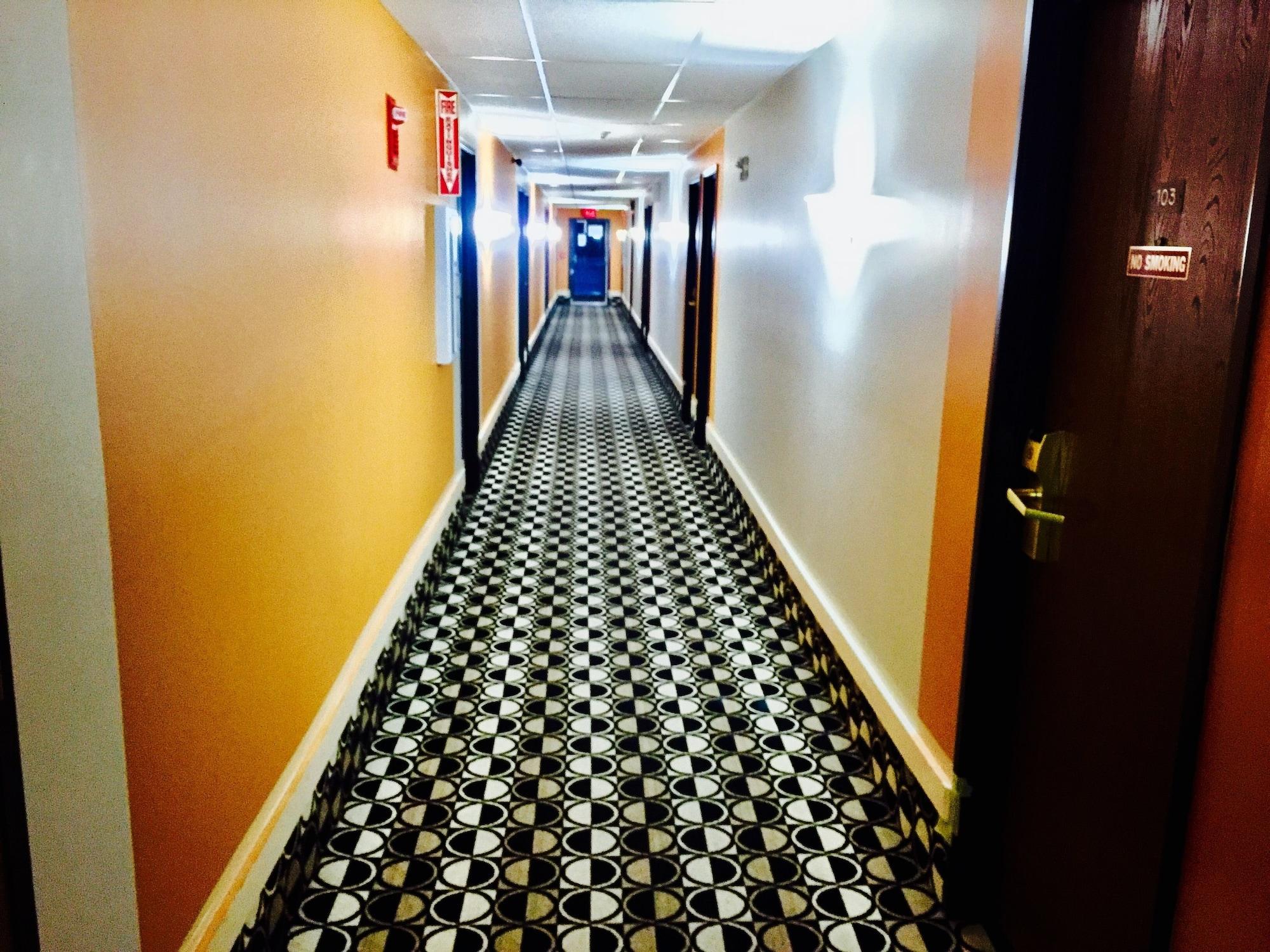 Varios Lyons Inn