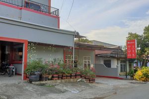 Alojamiento - RedDoorz @ Hotel Yaki Mamuju