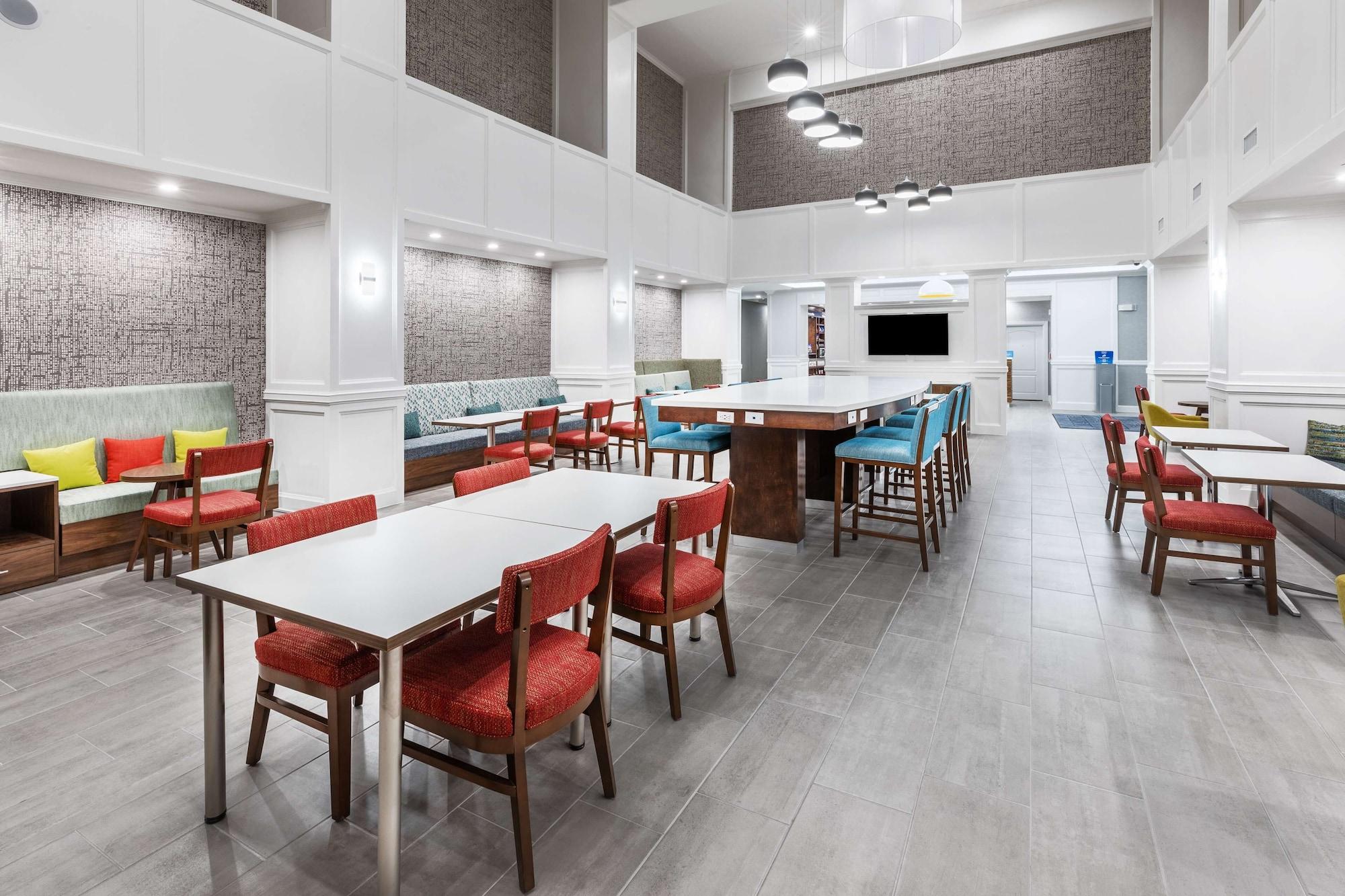 Vista Lobby Hampton Inn & Suites Dallas I-30 Cockrell Hill