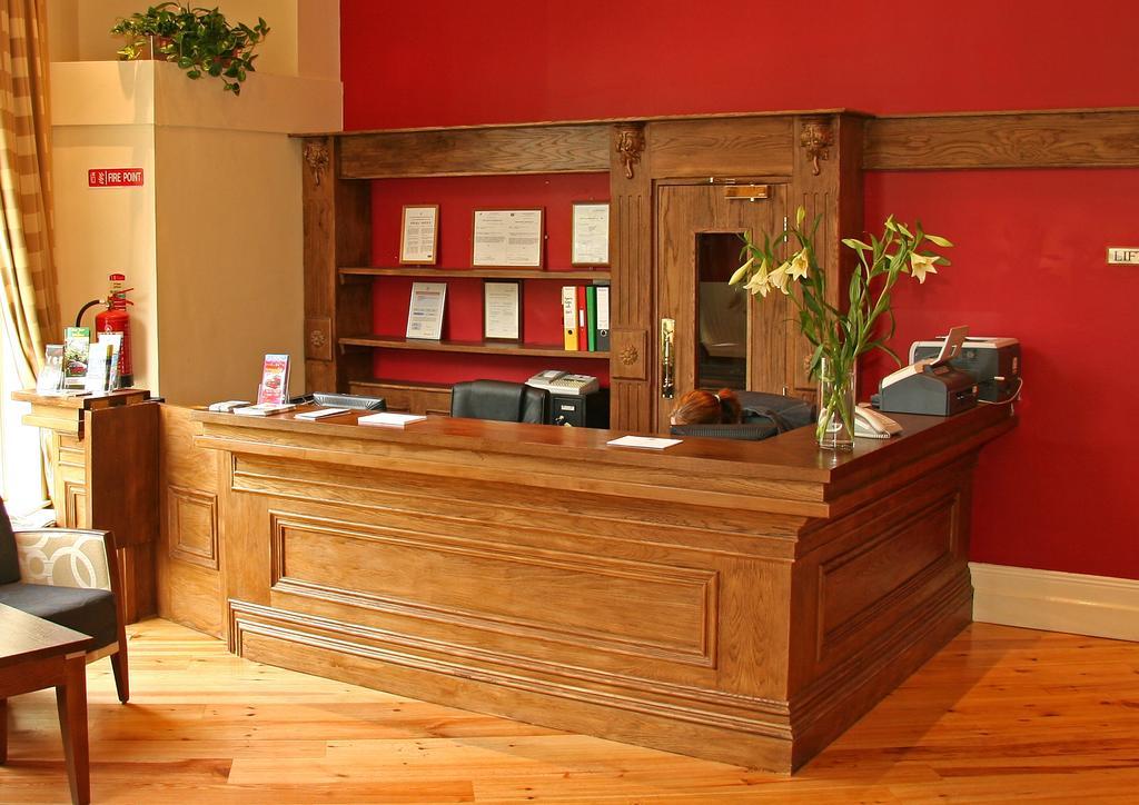 Vista Lobby Harding
