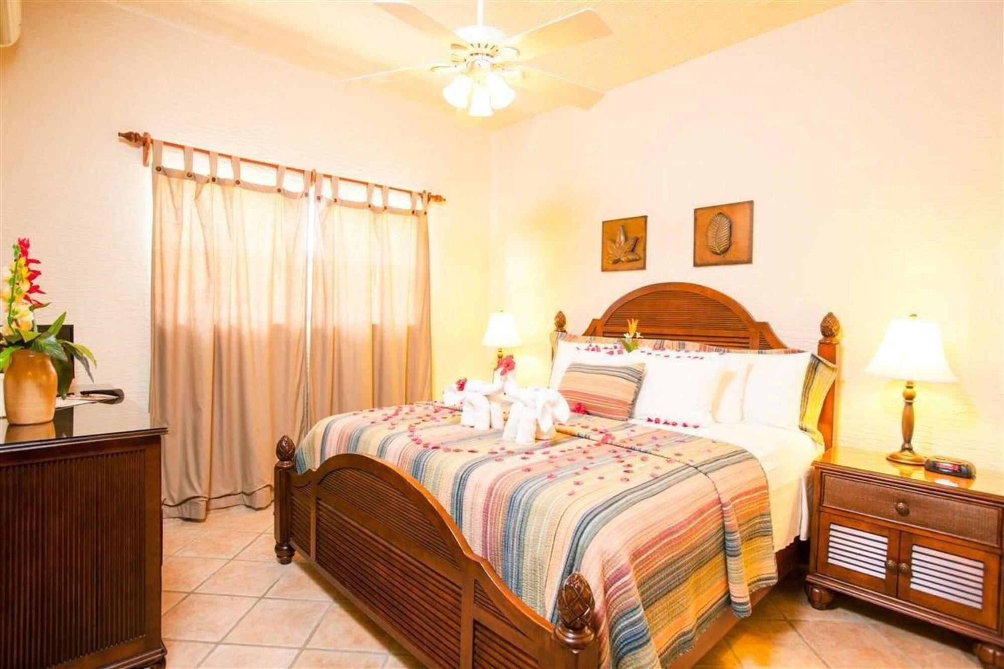 Habitación Clarion Suites Roatan at Pineapple Villas