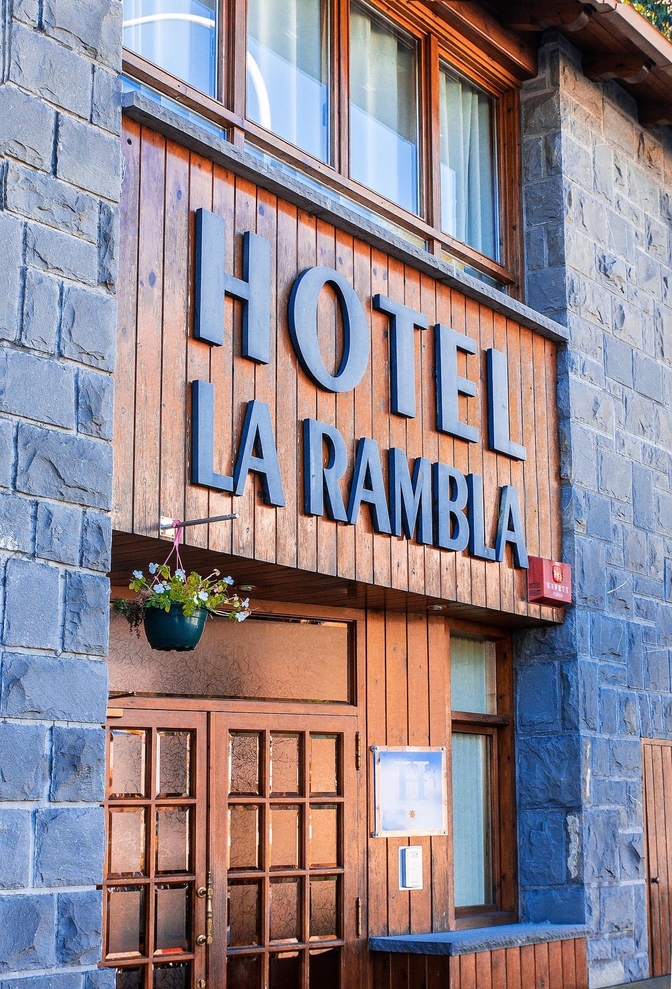 Vista Exterior Hotel La Rambla
