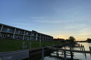 Alojamiento - Fleetwood Inn Suites