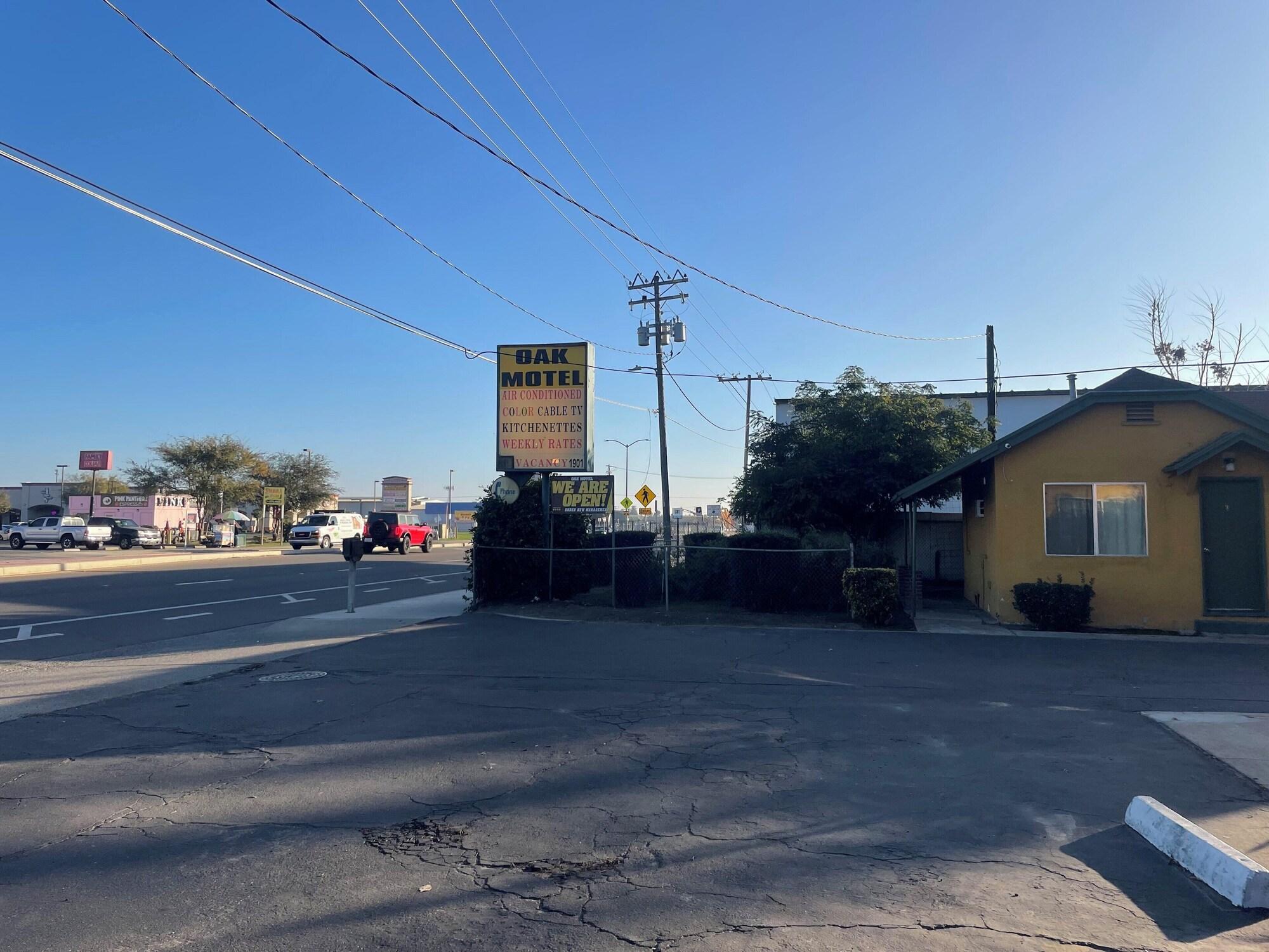 Varios Oak Motel Modesto CA