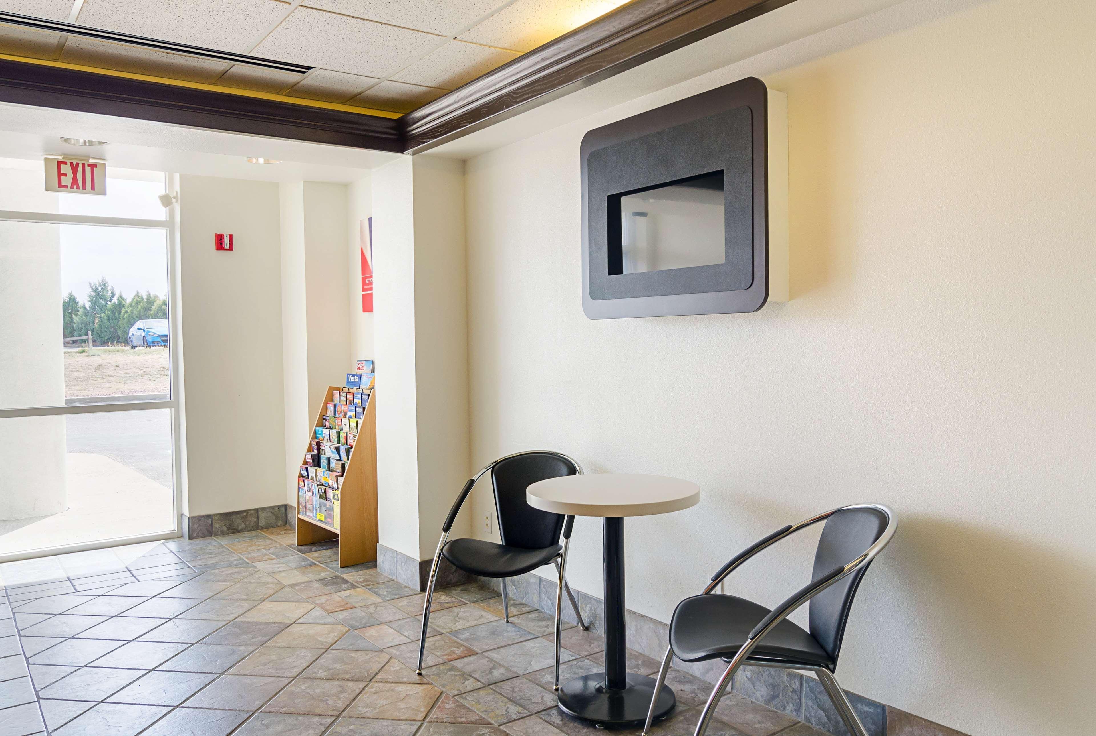 Vista Lobby Motel 6 Wheatland, WY