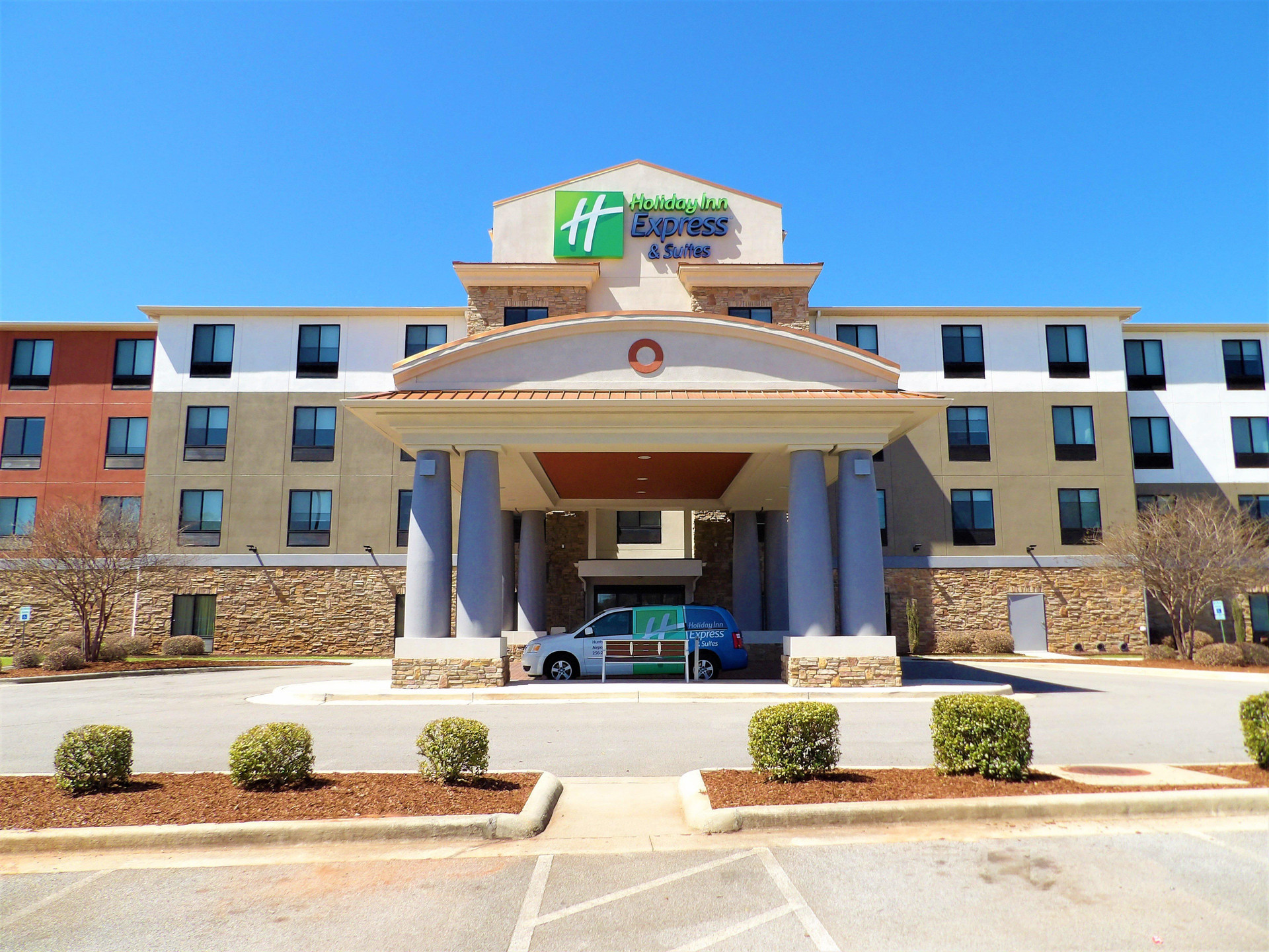 Vista Exterior Holiday Inn Express & Suites Huntsville Airport by IHG