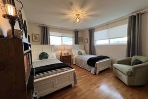 Alquiler Vacacional - Comfortable family retreat with fireplace, views and game room.