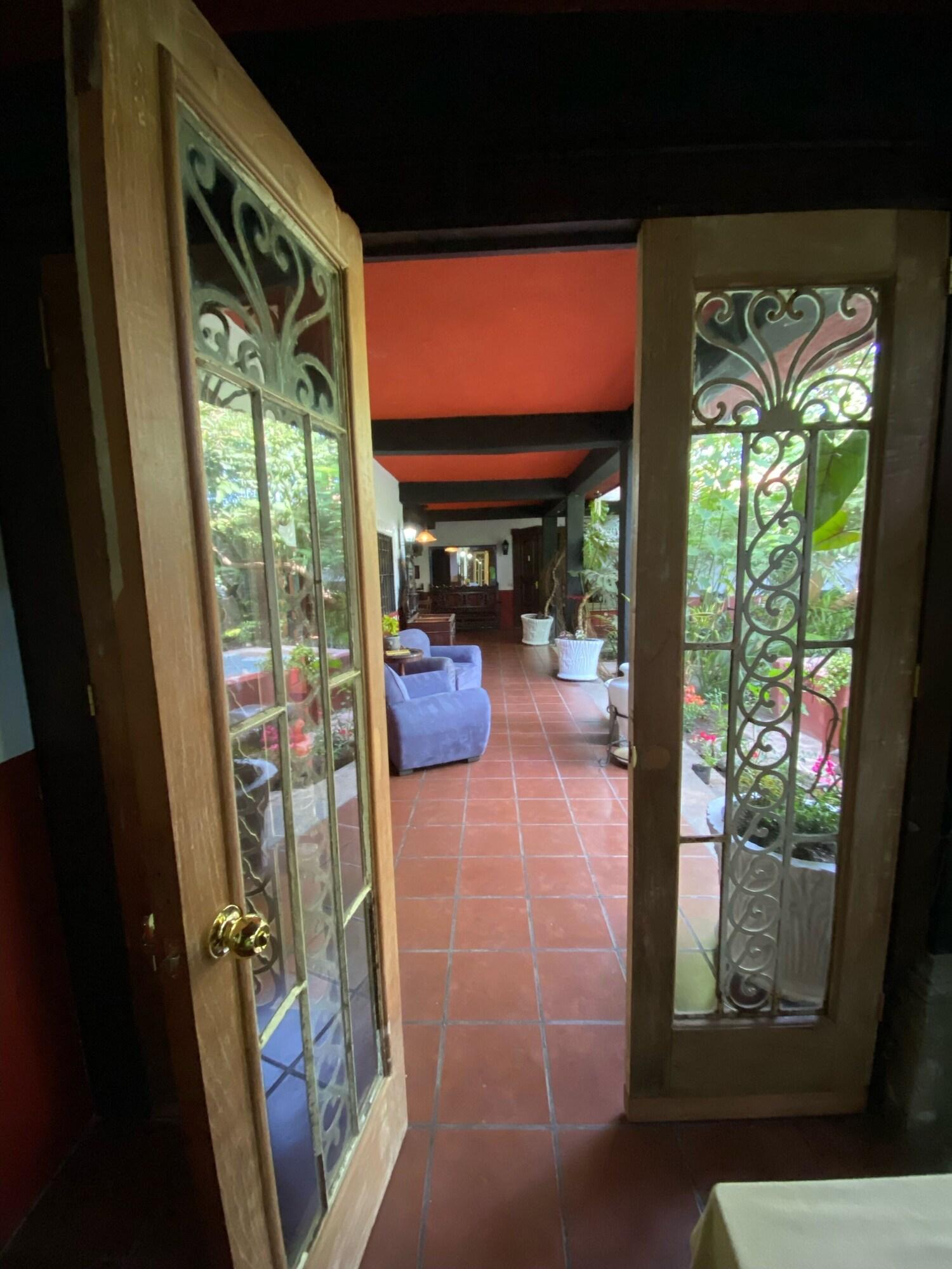 Vista Lobby Ruaj Hostal