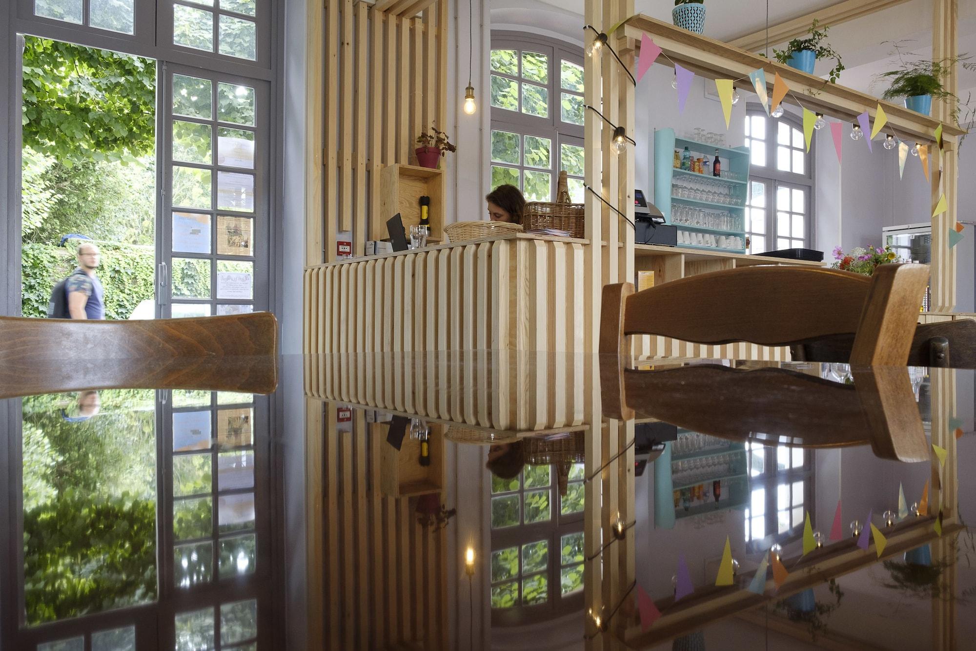 Vista Lobby Hostel La Maison Montreau