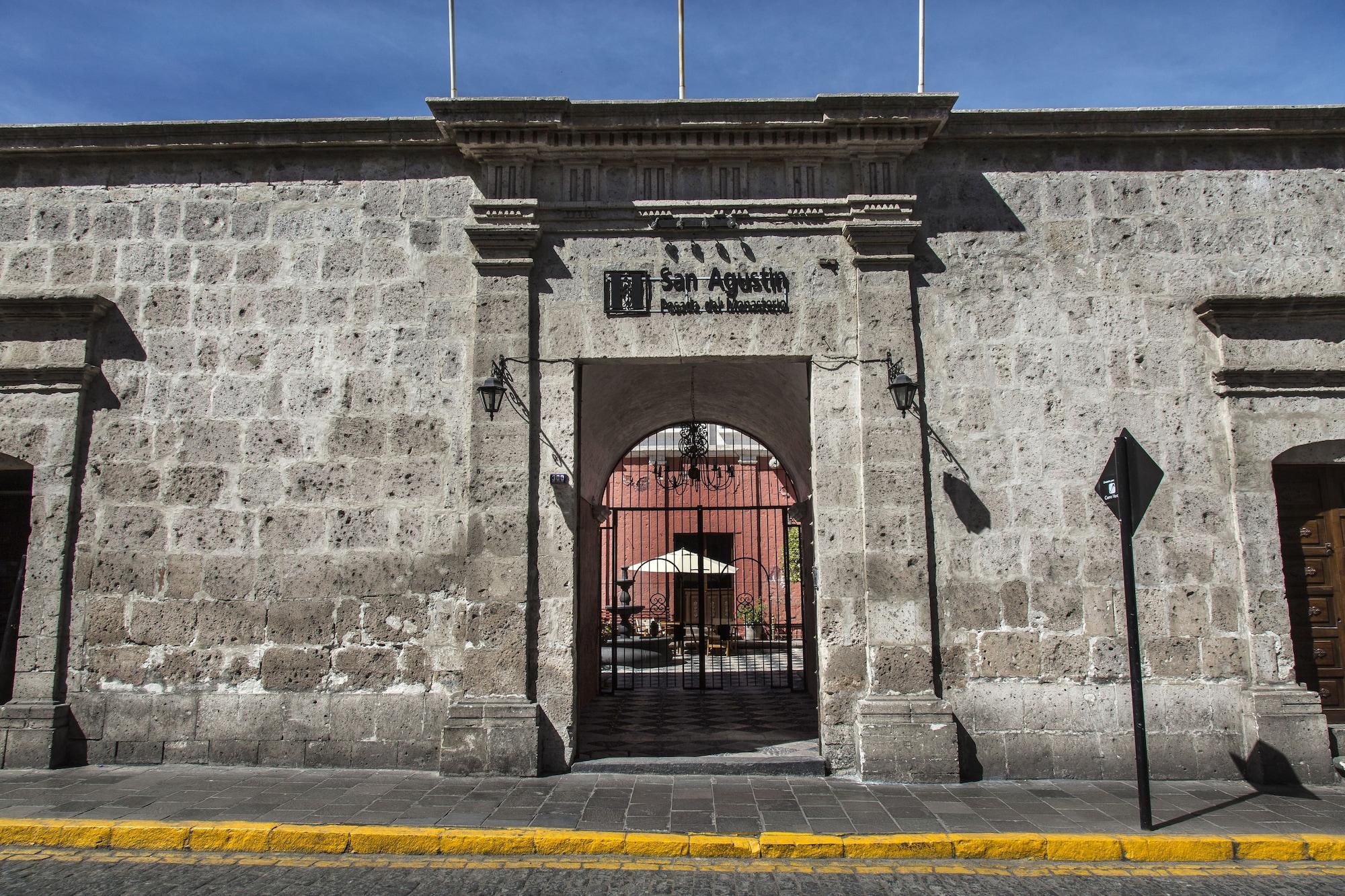 Vista Exterior Hotel San Agustin Posada del Monasterio