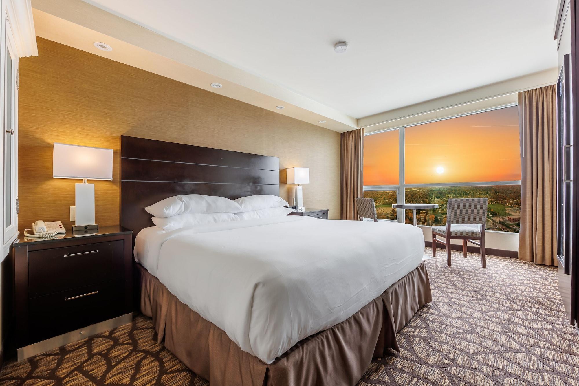 Habitación Embassy Suites by Hilton Niagara Falls Fallsview