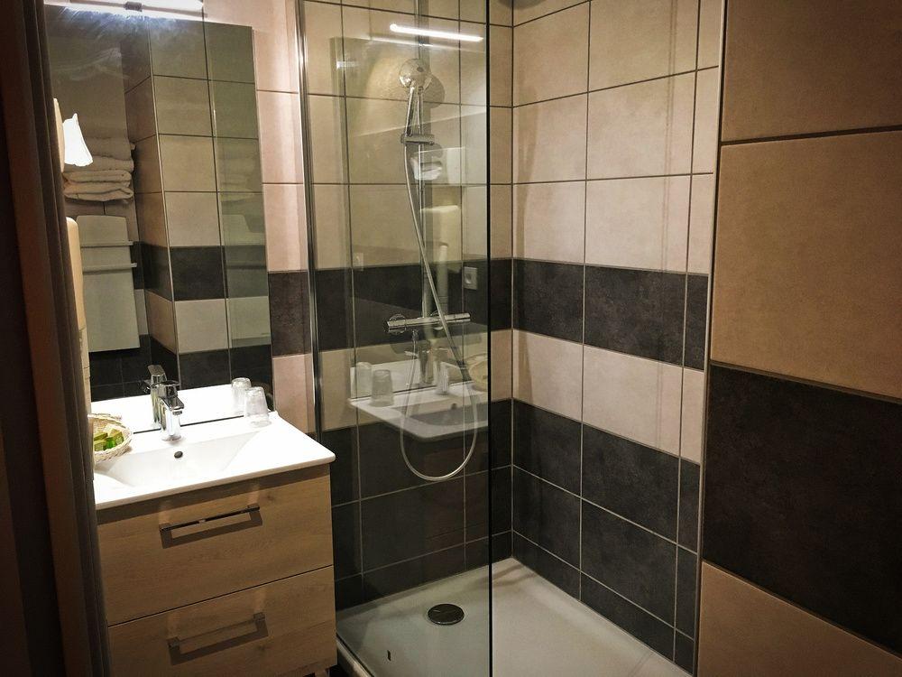 Baño Hotel La Ferme De L'Izoard