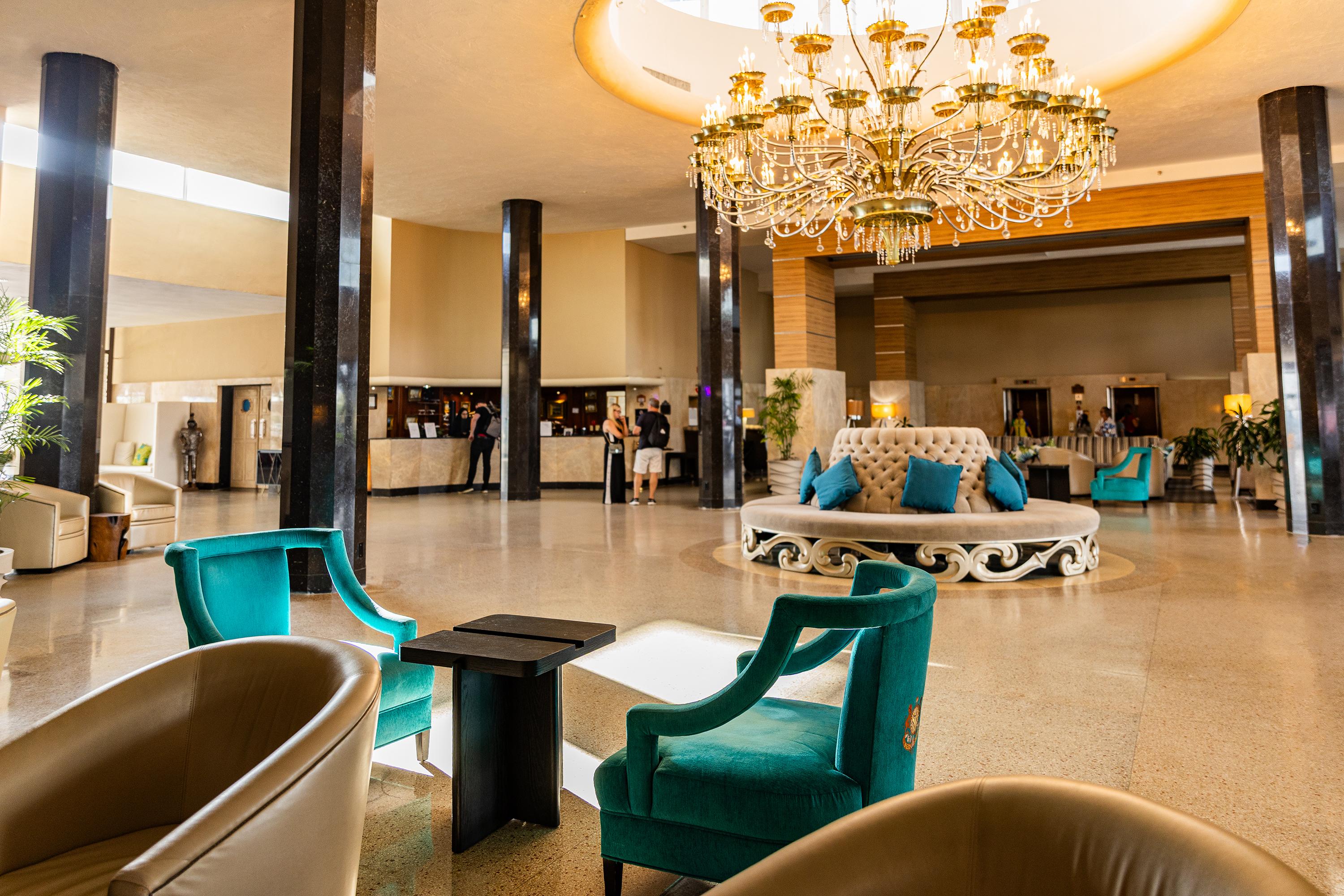 Vista Lobby Sherry Frontenac