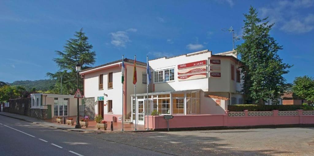 Vista Exterior Hotel Alvaro