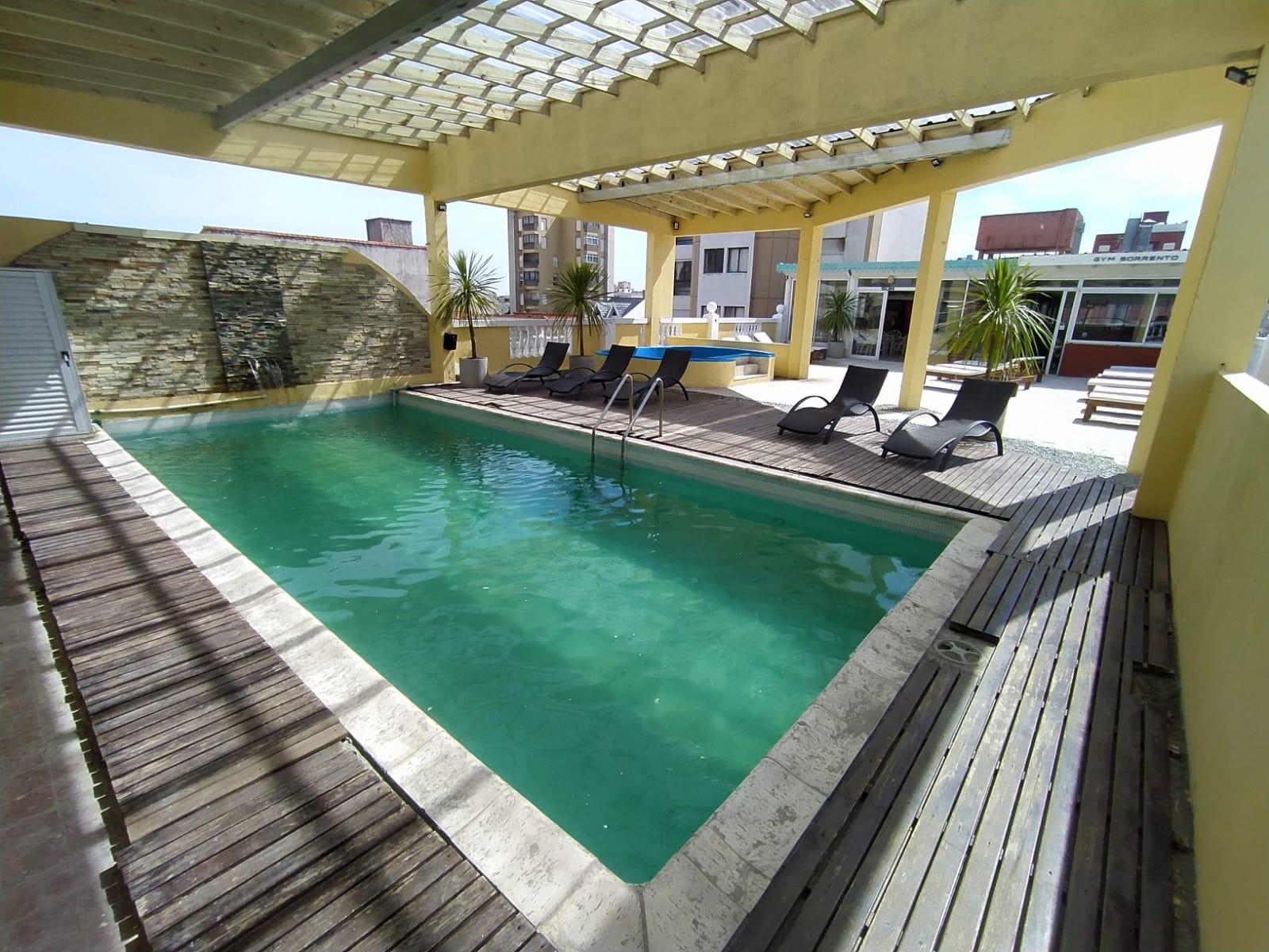 Vista da piscina Hotel Sorrento