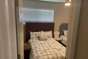 Alquiler Vacacional - plush 2-bedroom apartment with smart tv's & projector.