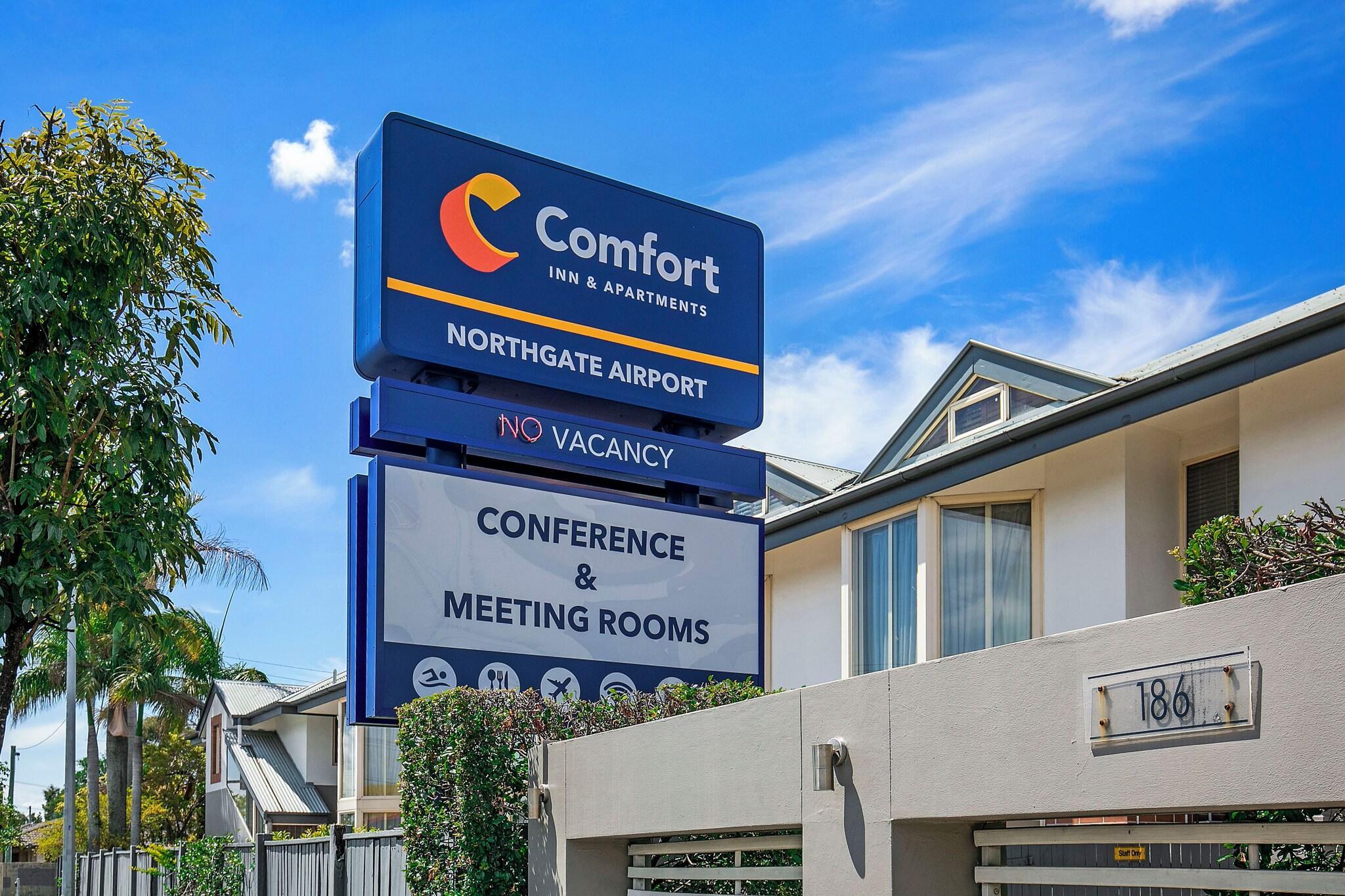 Vista Exterior Comfort Inn & Suites Northgate Airport