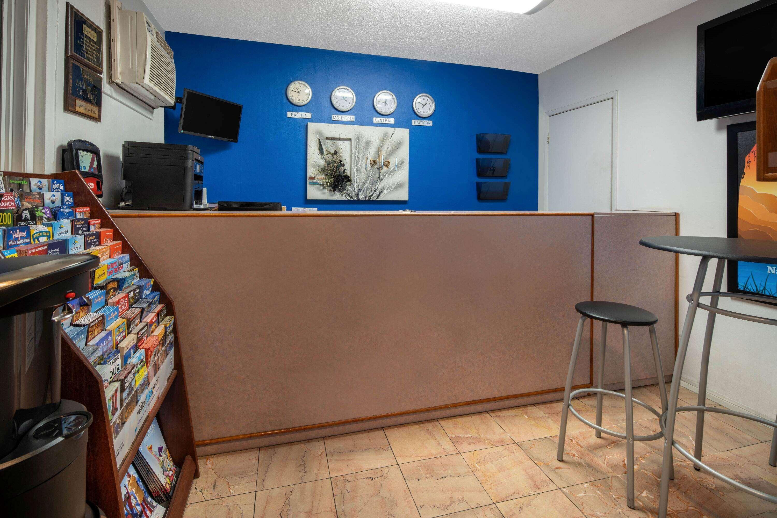 Vista Lobby Travelodge by Wyndham Burbank-Glendale