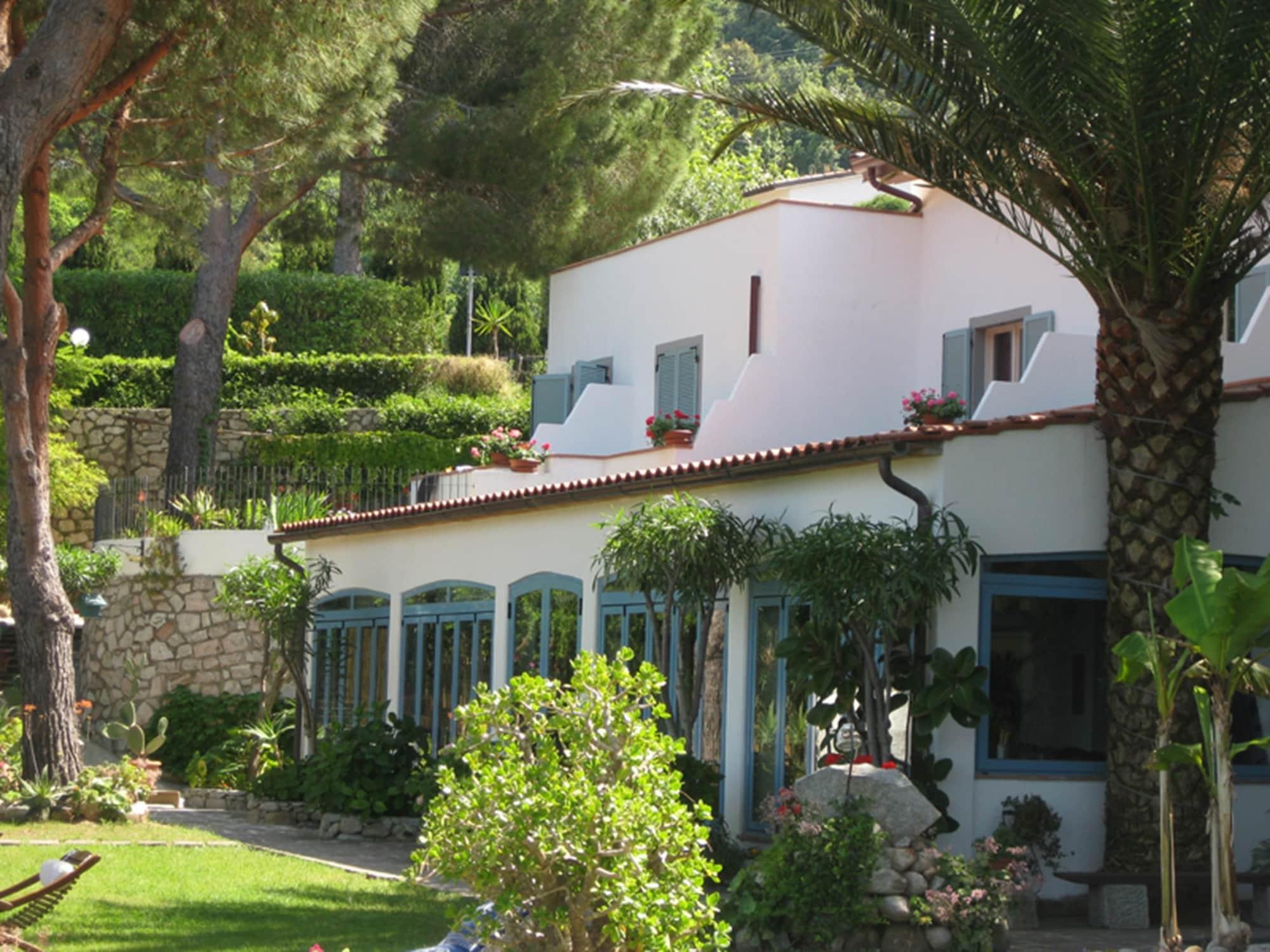 Vista Exterior Hôtel Sant'Andrea, The Originals Relais (Relais du Silence)