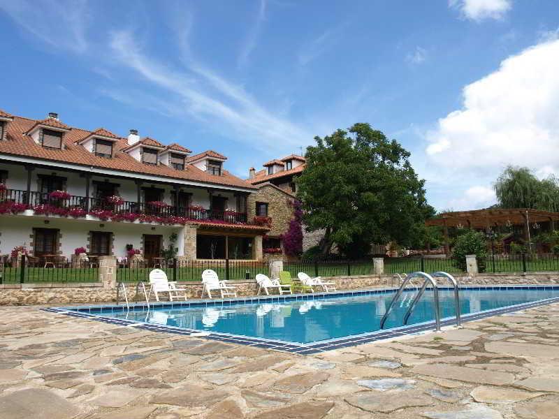 Vista Piscina Hosteria el Pomar