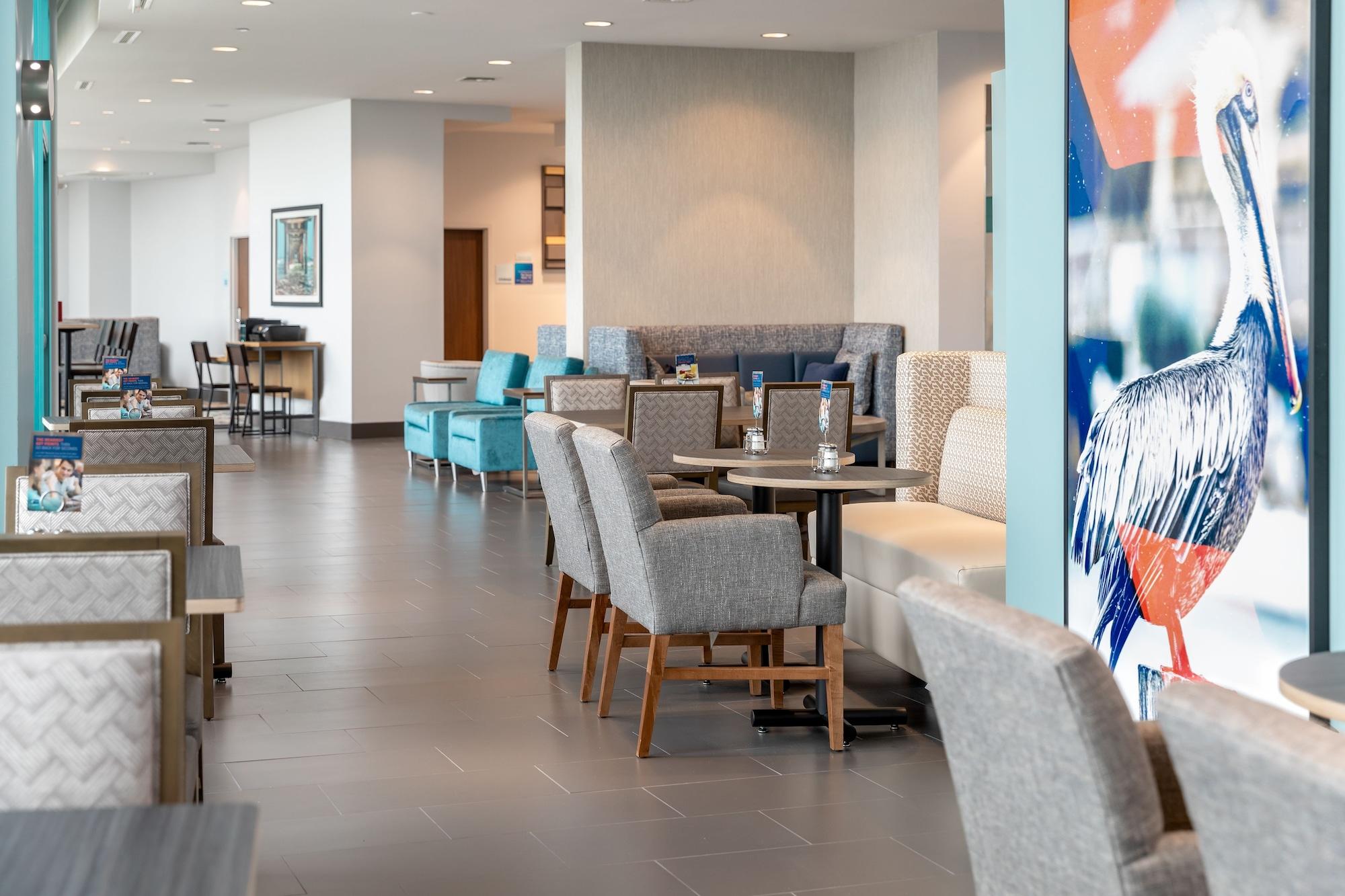 Vista Lobby Holiday Inn Express Pensacola Beach by IHG