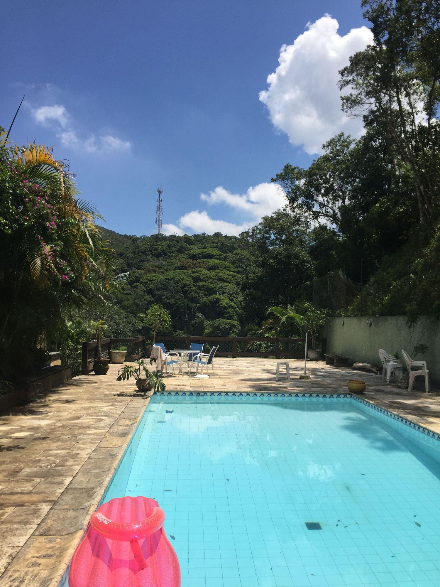Vista da piscina Suites San Sebastian