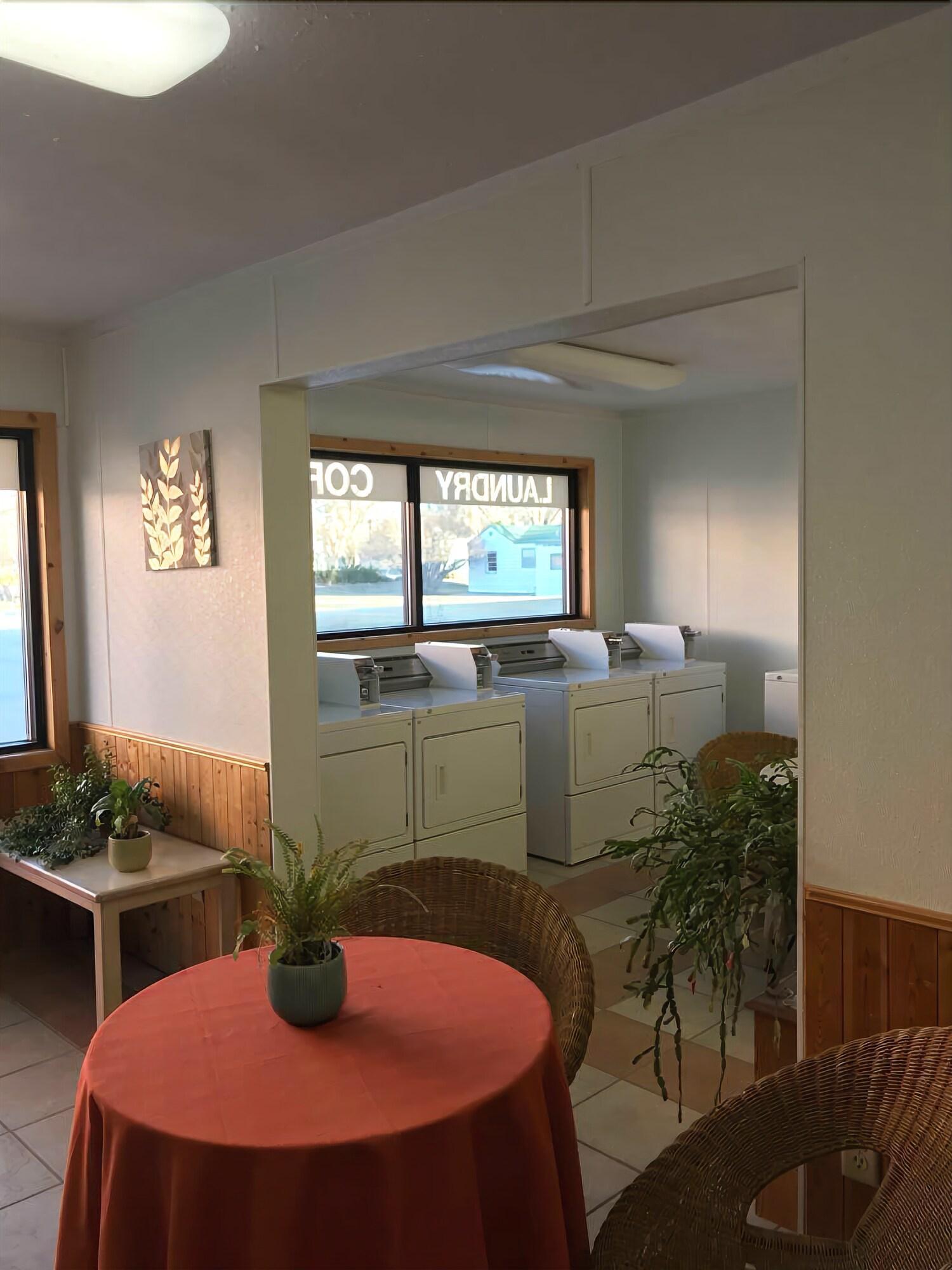 Restaurant Wheels Motel