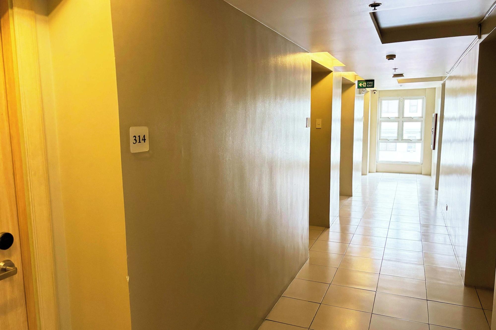 Varios Foura Suites Makati