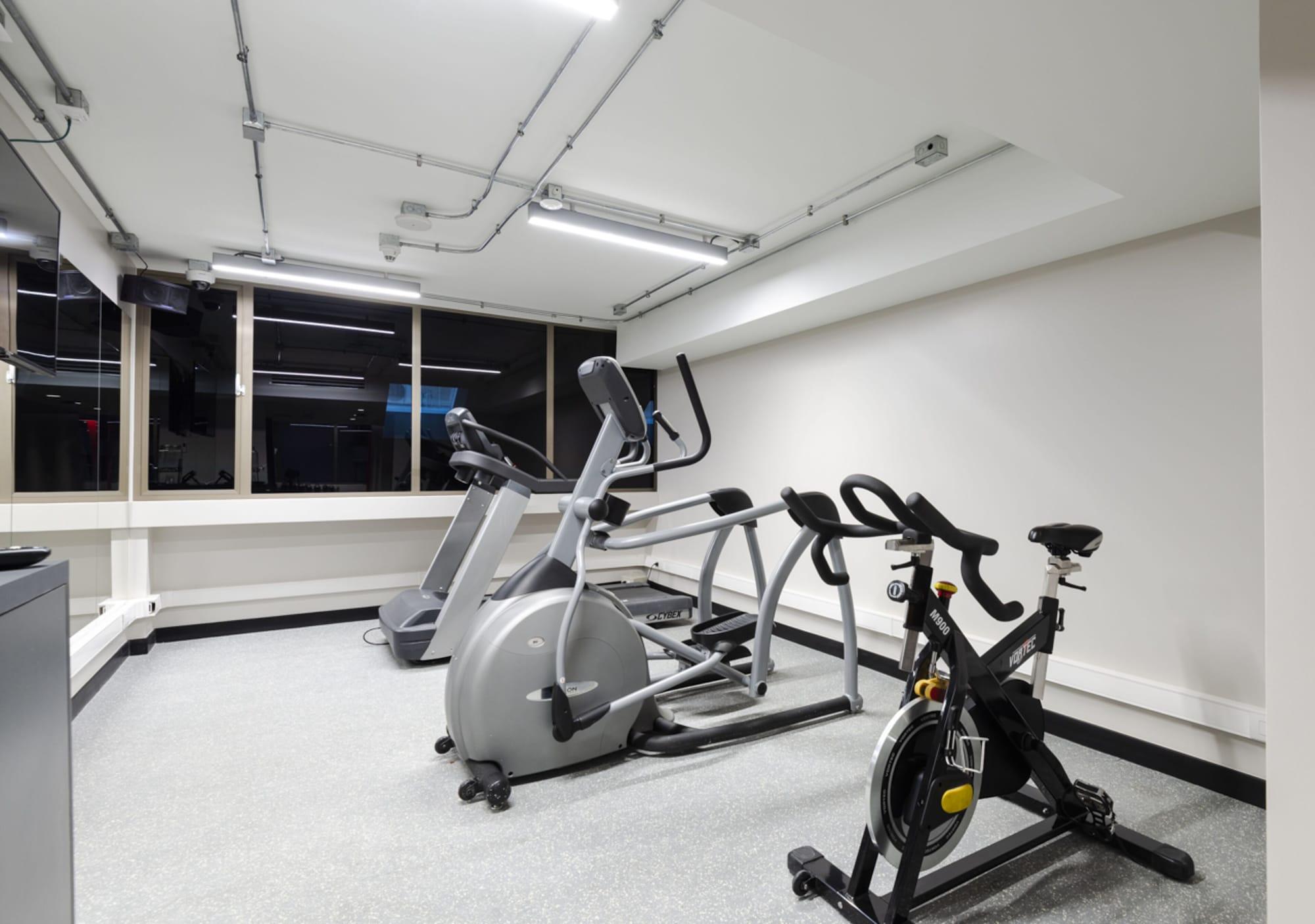 Gimnasio 45 by Director