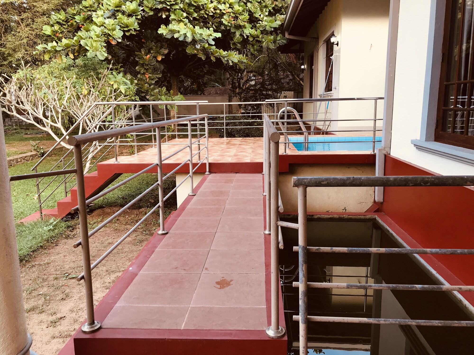 Vista Piscina Lake View Bungalow Yala