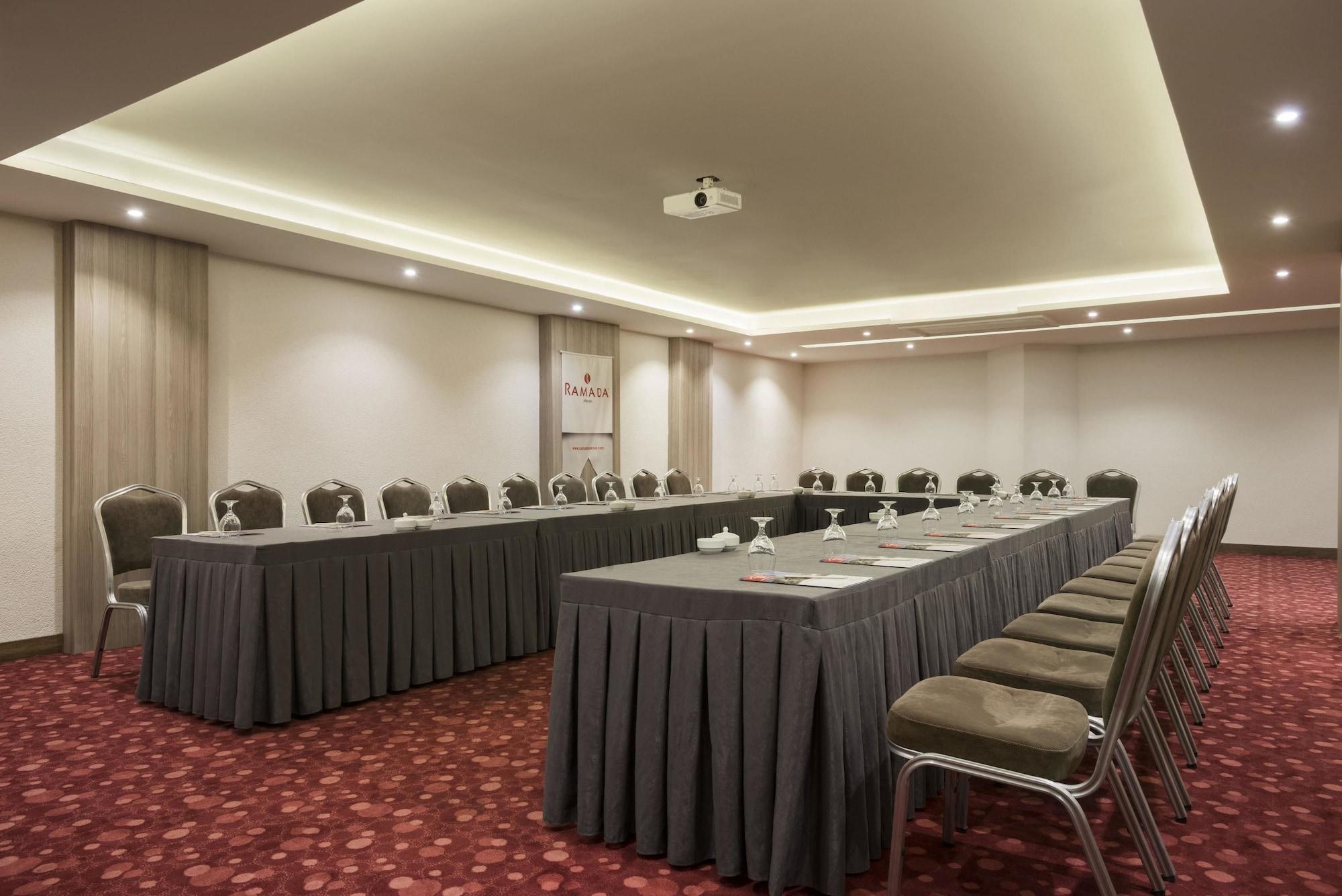 Sala de Reuniones Ramada by Wyndham Mersin