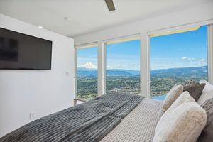 Alquiler Vacacional - Stunning views from our modern guest house of Mt Hood, the Gorge, and Hood River