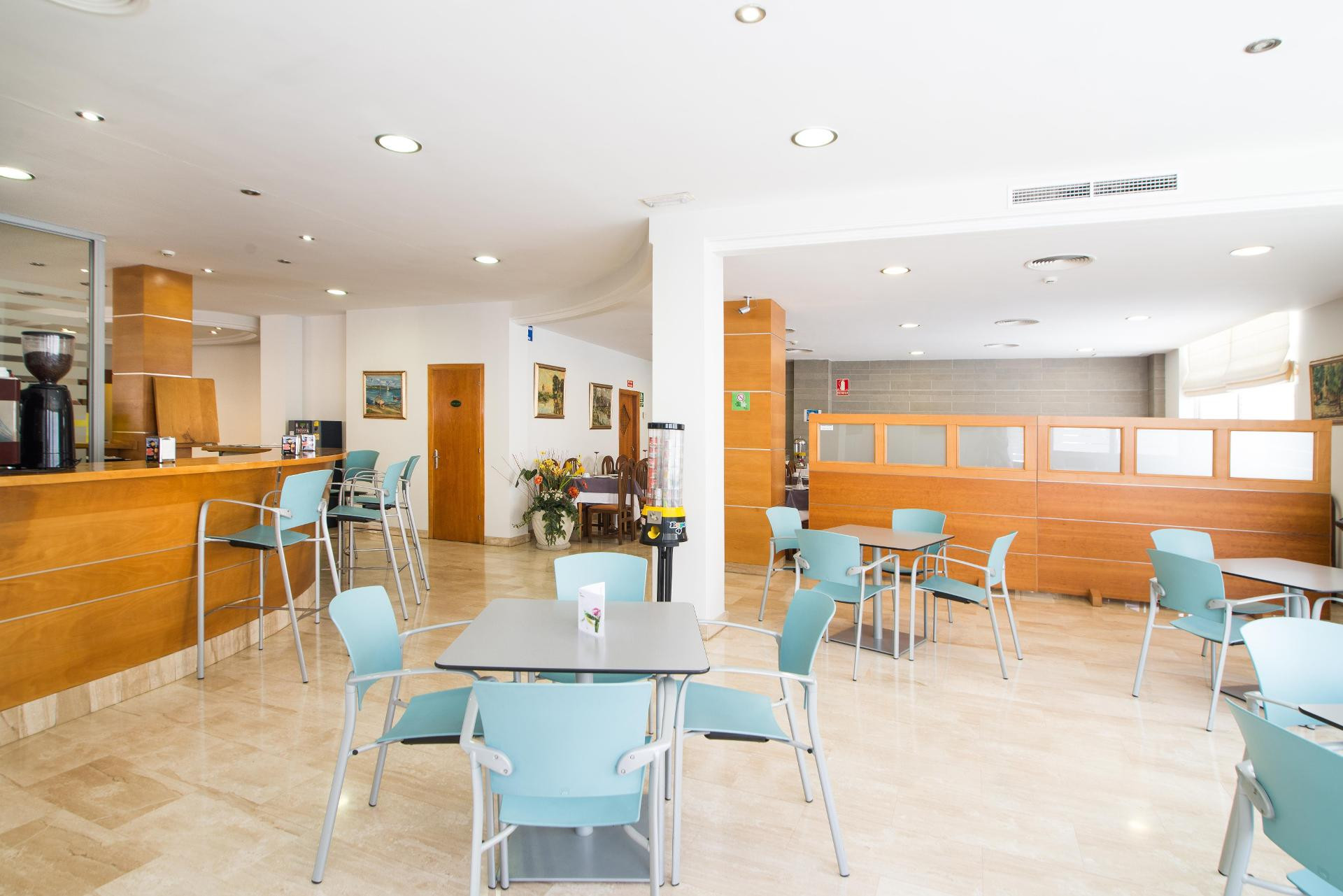 Bar/Salón Abelux
