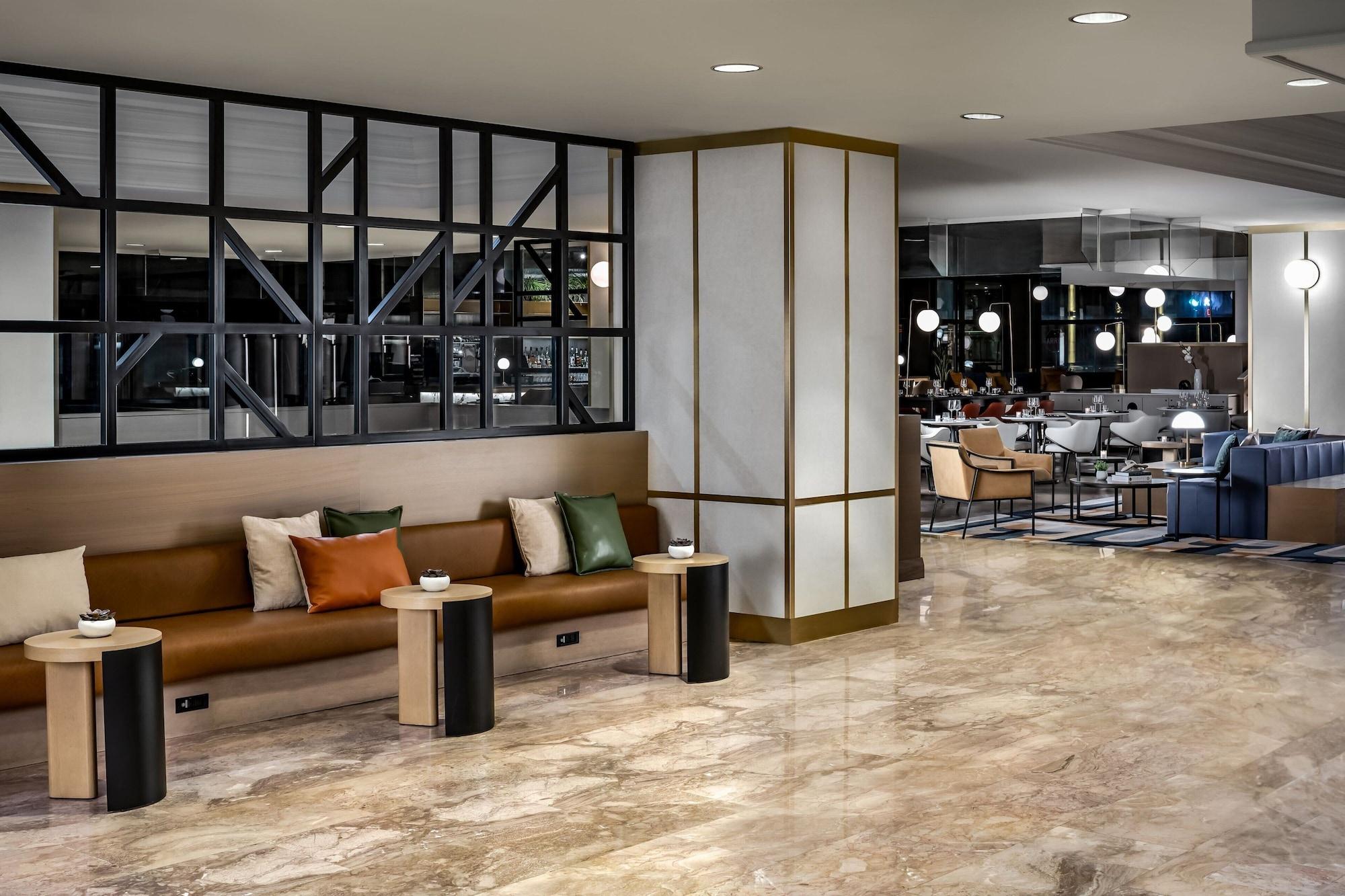 Vista Lobby Le Centre Sheraton Montreal Hotel