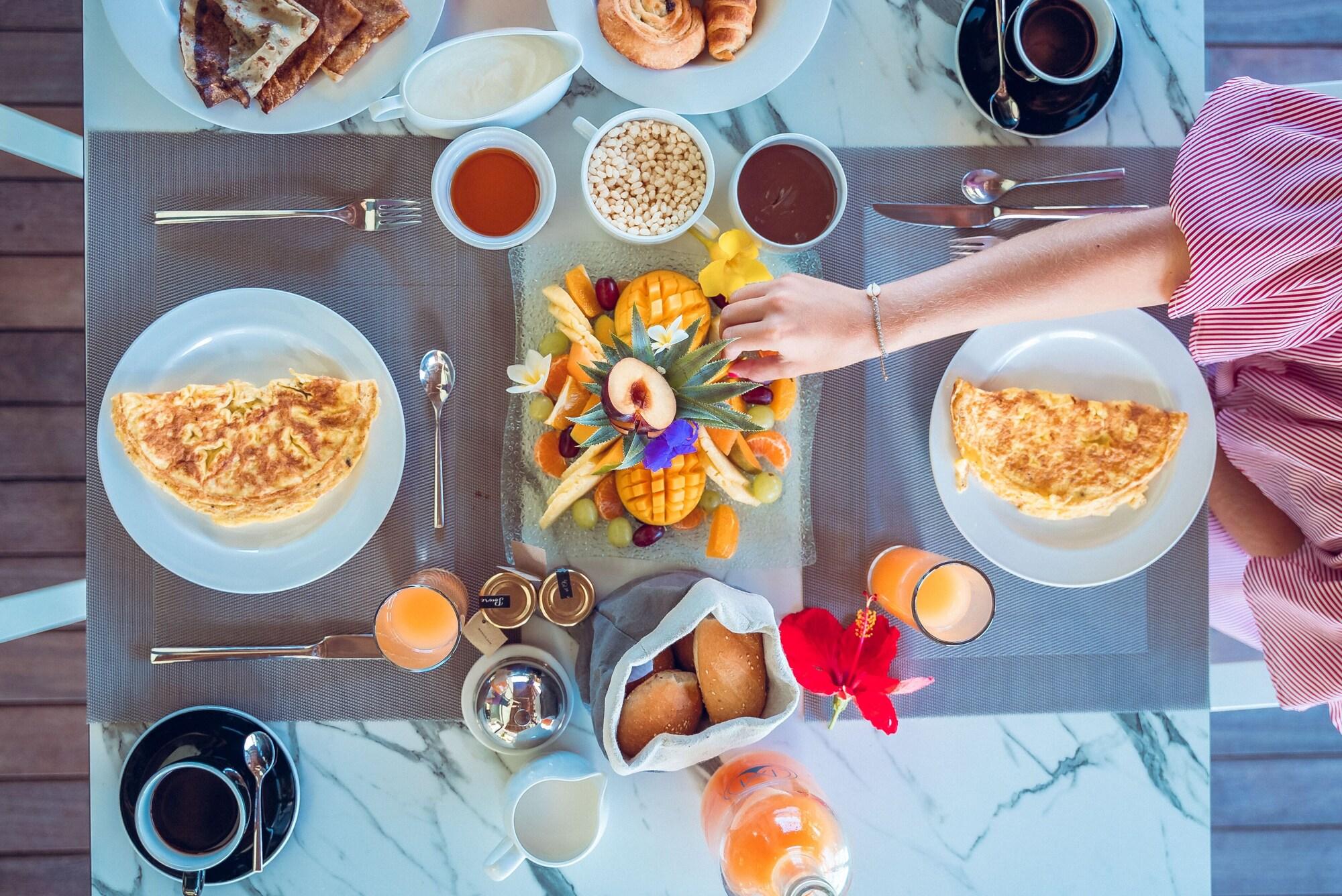 Restaurant Mythic Suites & Villas by MJ Holidays