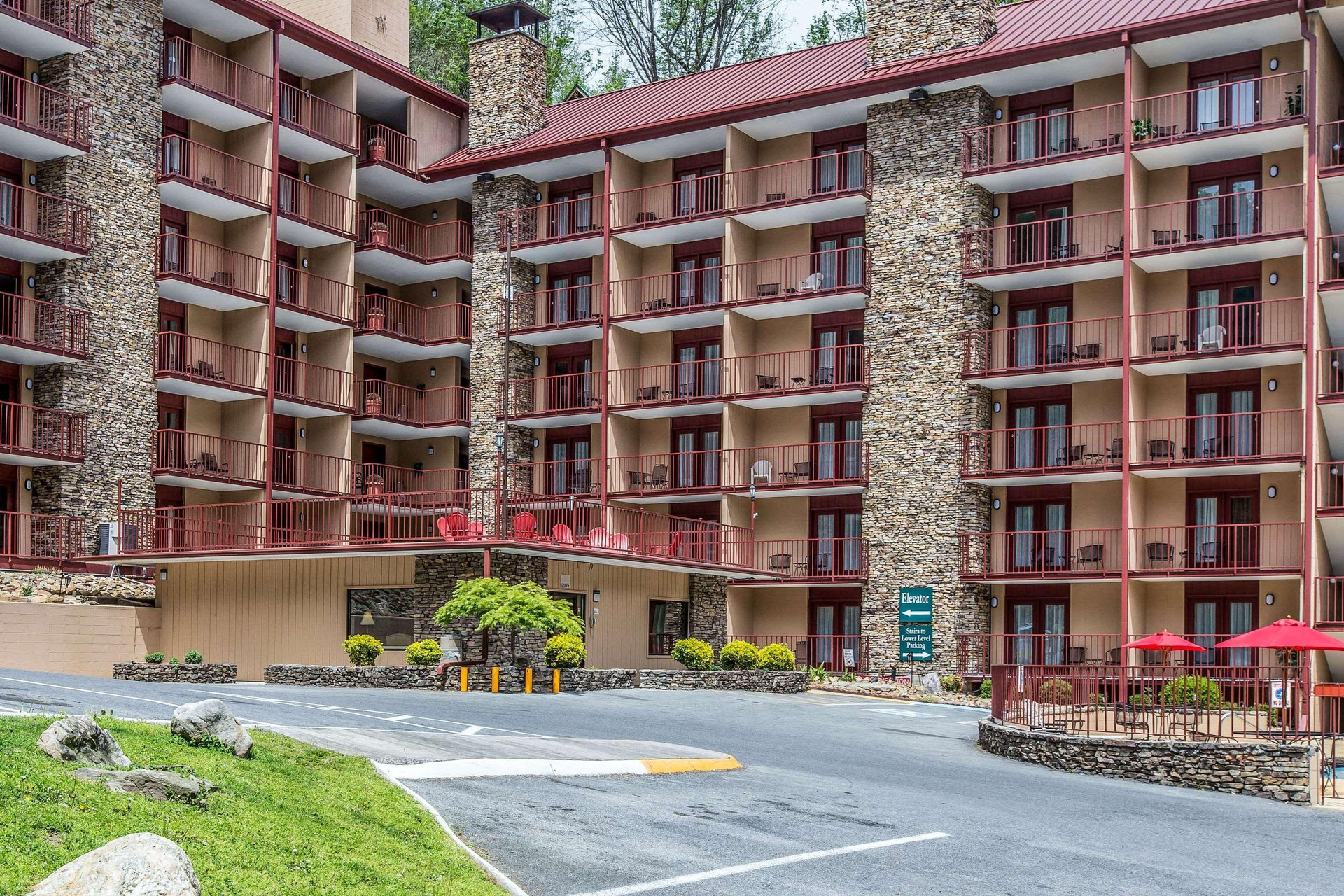 Vista Exterior Quality Inn & Suites Gatlinburg