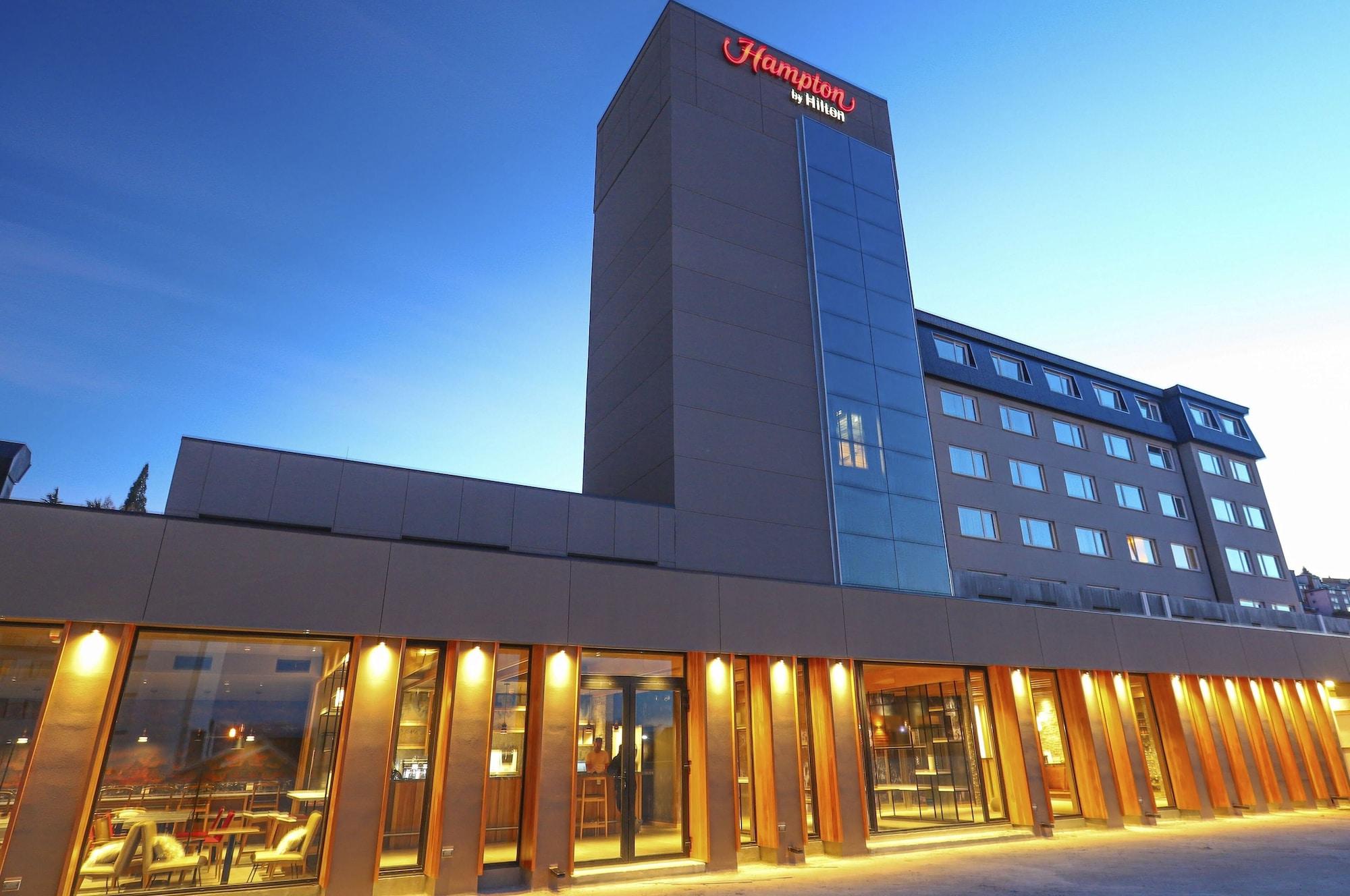 Vista Exterior Hampton by Hilton Bariloche